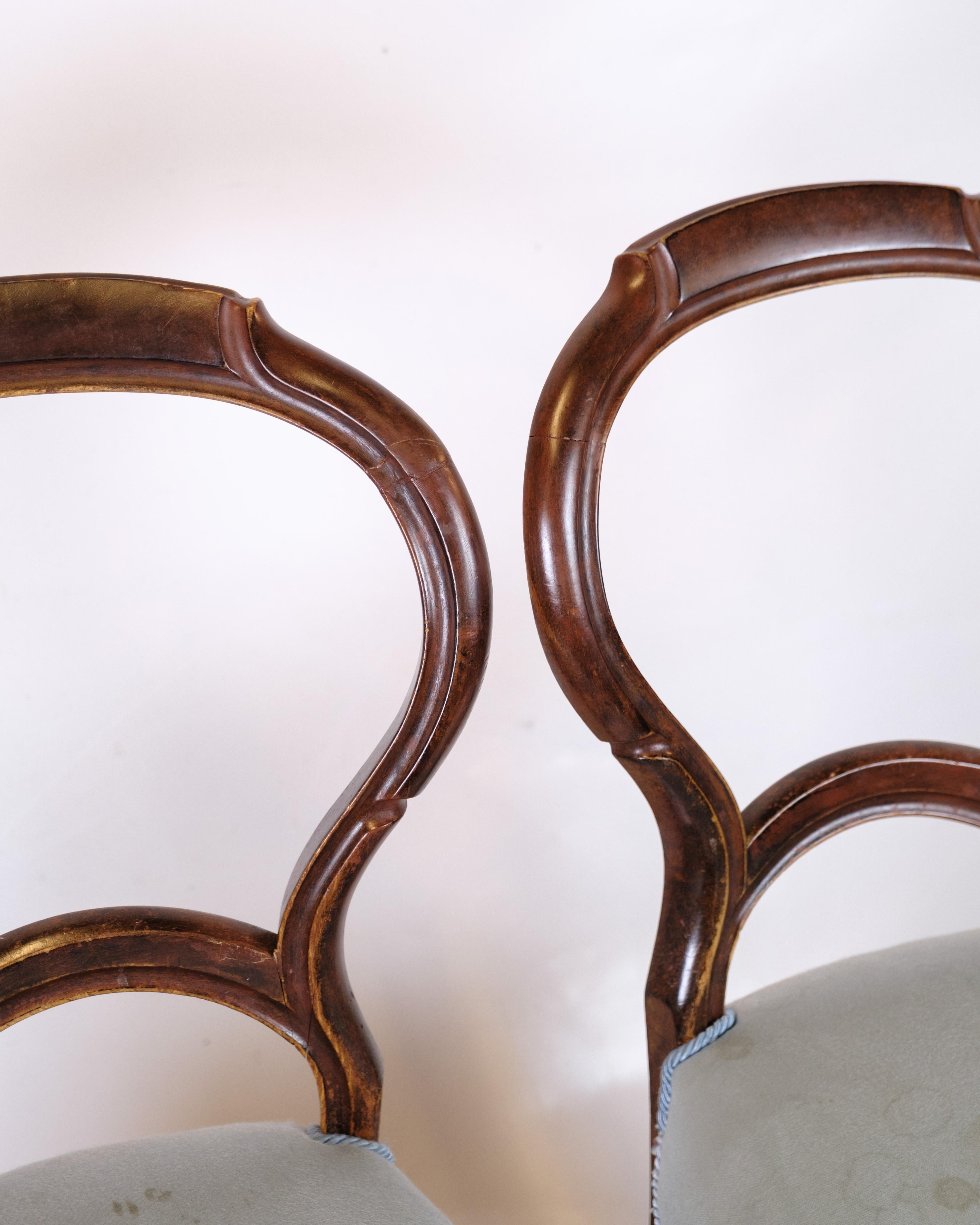 Set di 2 sedie rococò del 1860 circa. Realizzato in mogano con tessuto azzurro. Dettagli classici e bella espressione d'epoca.

- Stile: Rococò
- Periodo: Intorno al 1860
- Materiali: Mogano, rivestimento in tessuto azzurro
- Quantità: 2 sedie
-