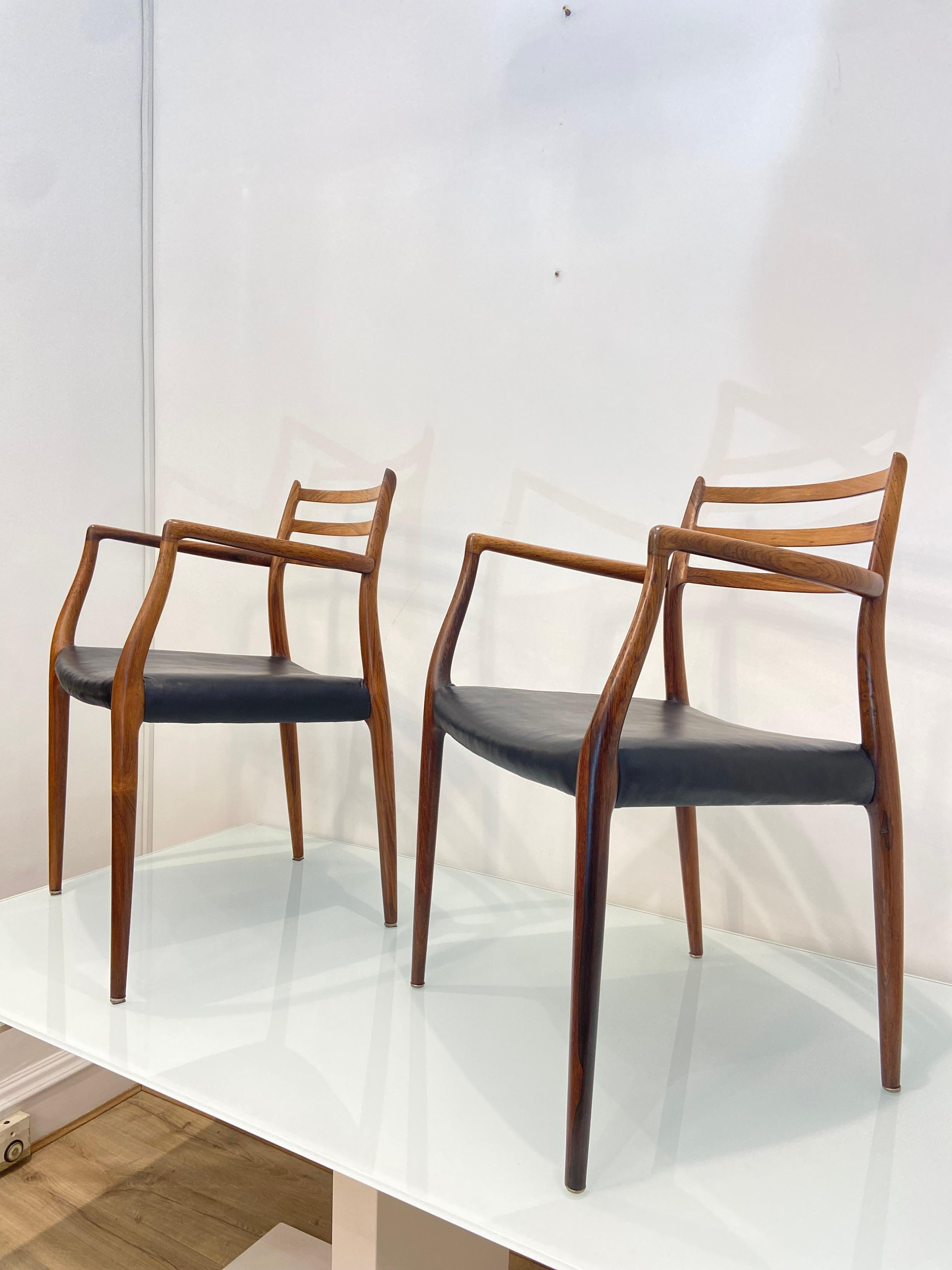 Set Of Two Rosewood Niels Otto Moller Model 62 Dining Chairs In Black Leather For Sale 4