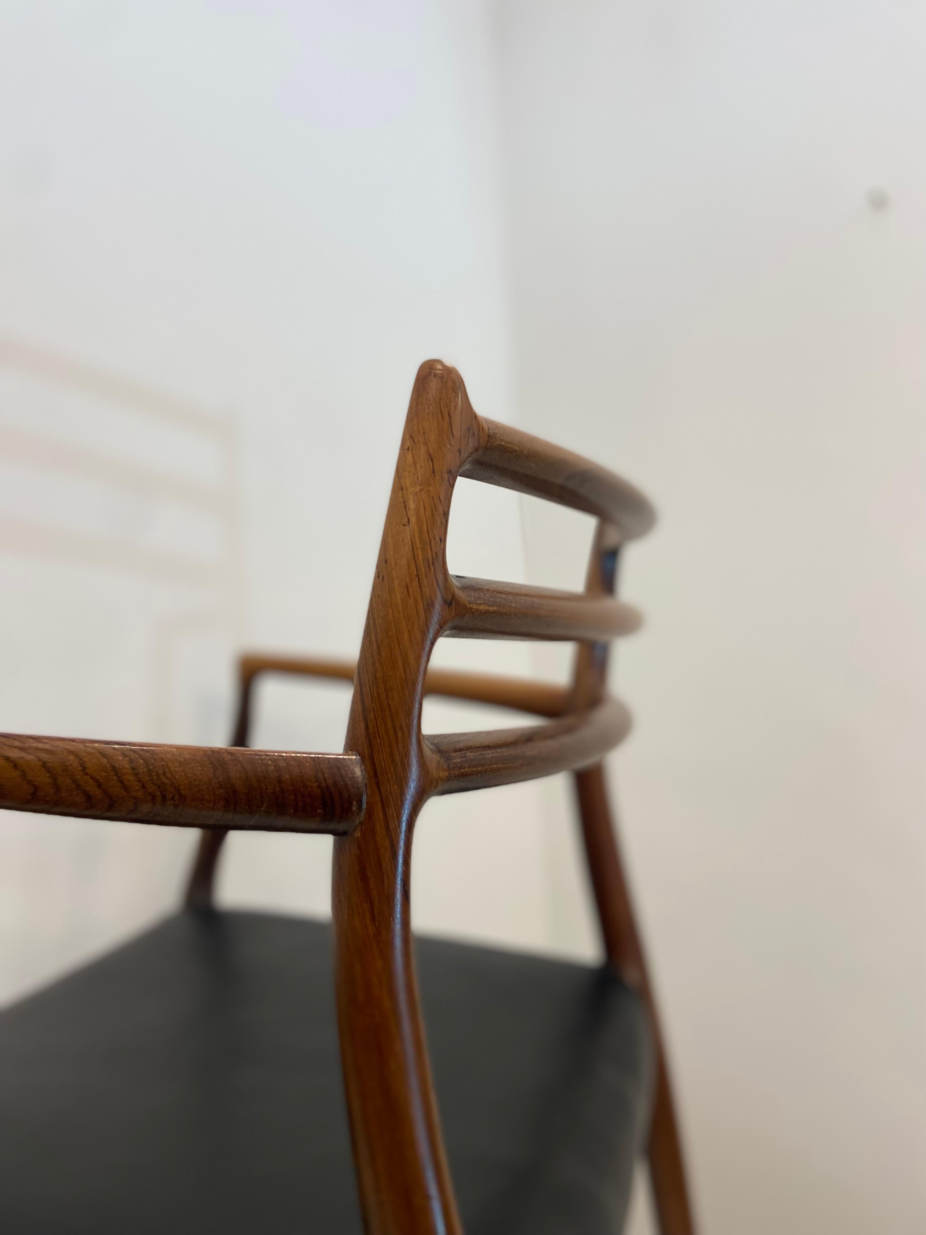 Set Of Two Rosewood Niels Otto Moller Model 62 Dining Chairs In Black Leather For Sale 5