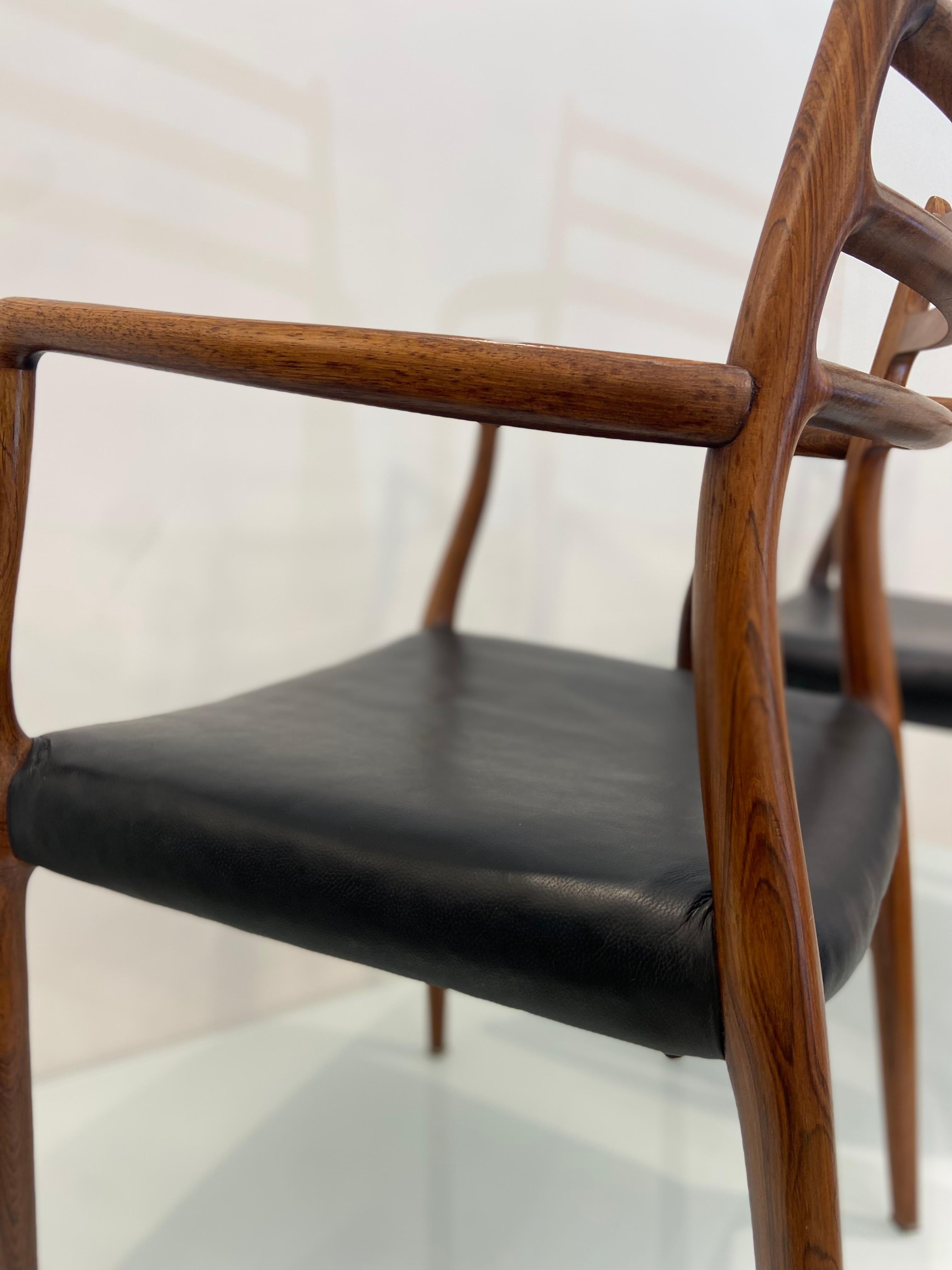 Set Of Two Rosewood Niels Otto Moller Model 62 Dining Chairs In Black Leather For Sale 6