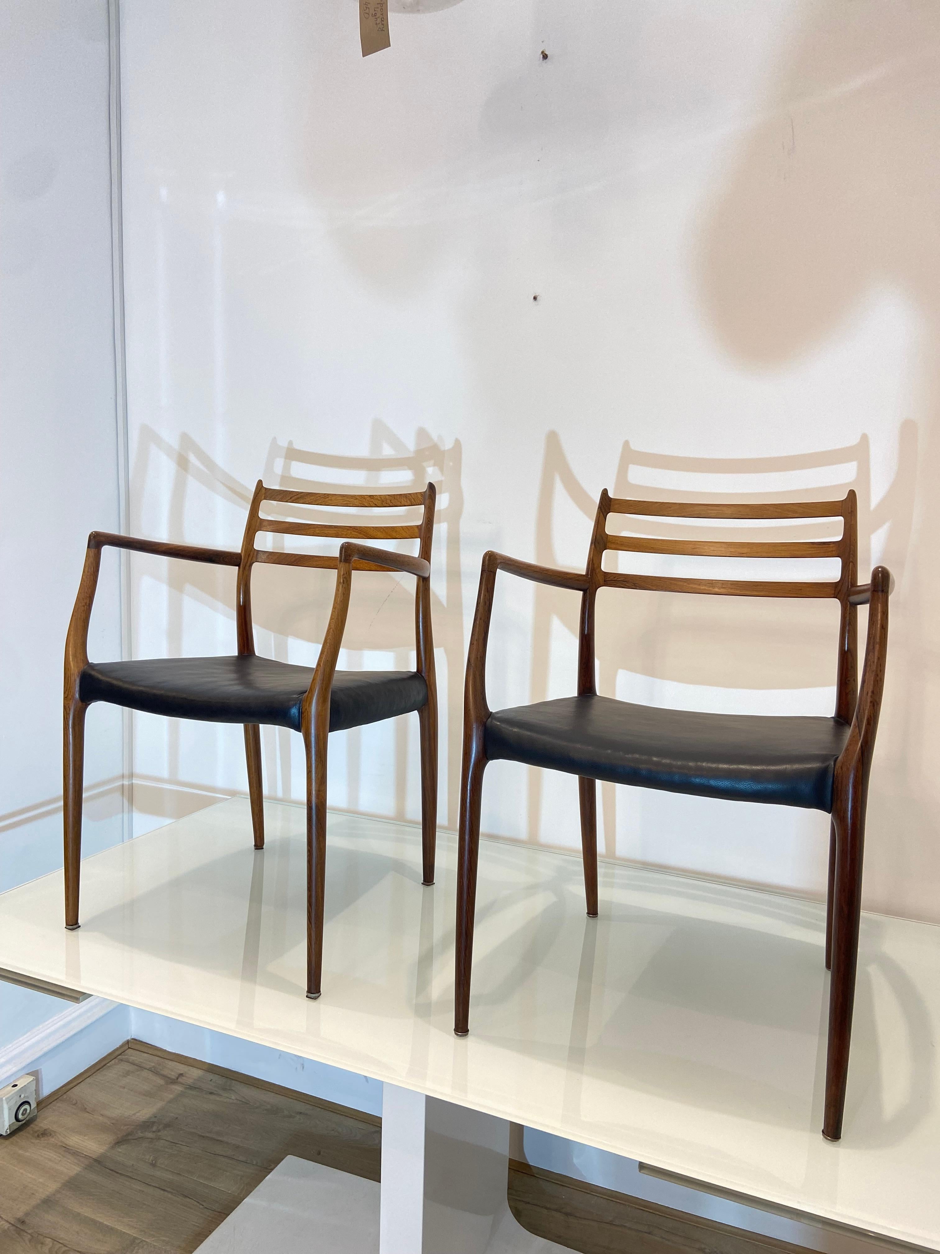 Mid-Century Modern Set Of Two Rosewood Niels Otto Moller Model 62 Dining Chairs In Black Leather For Sale