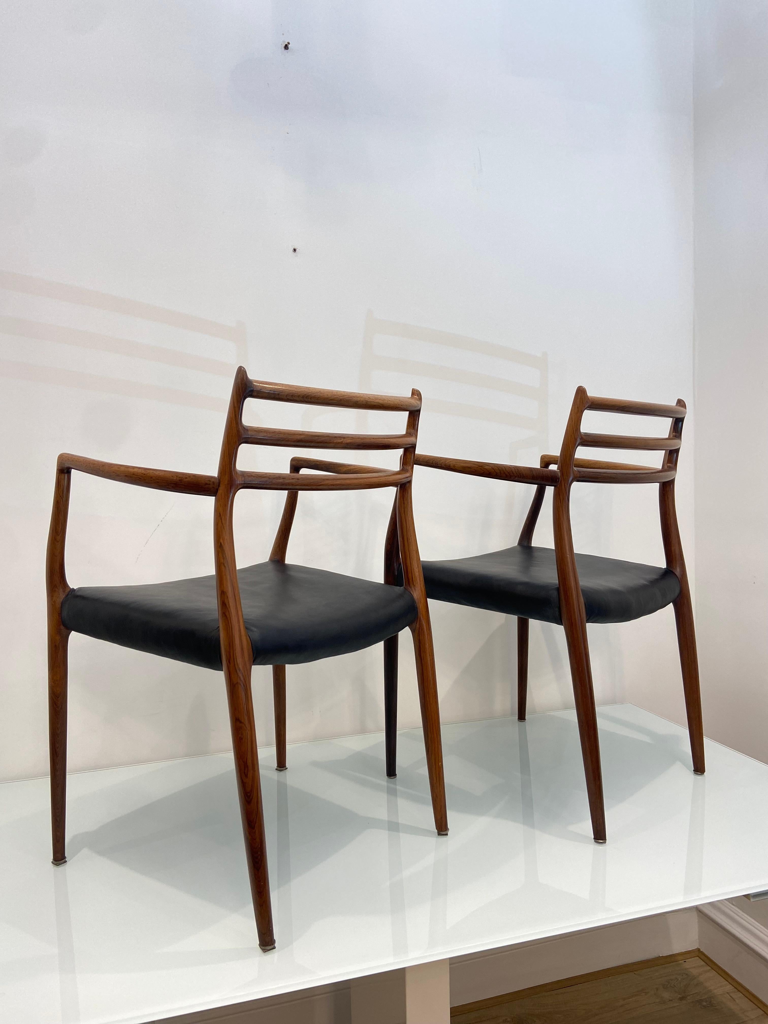20th Century Set Of Two Rosewood Niels Otto Moller Model 62 Dining Chairs In Black Leather For Sale