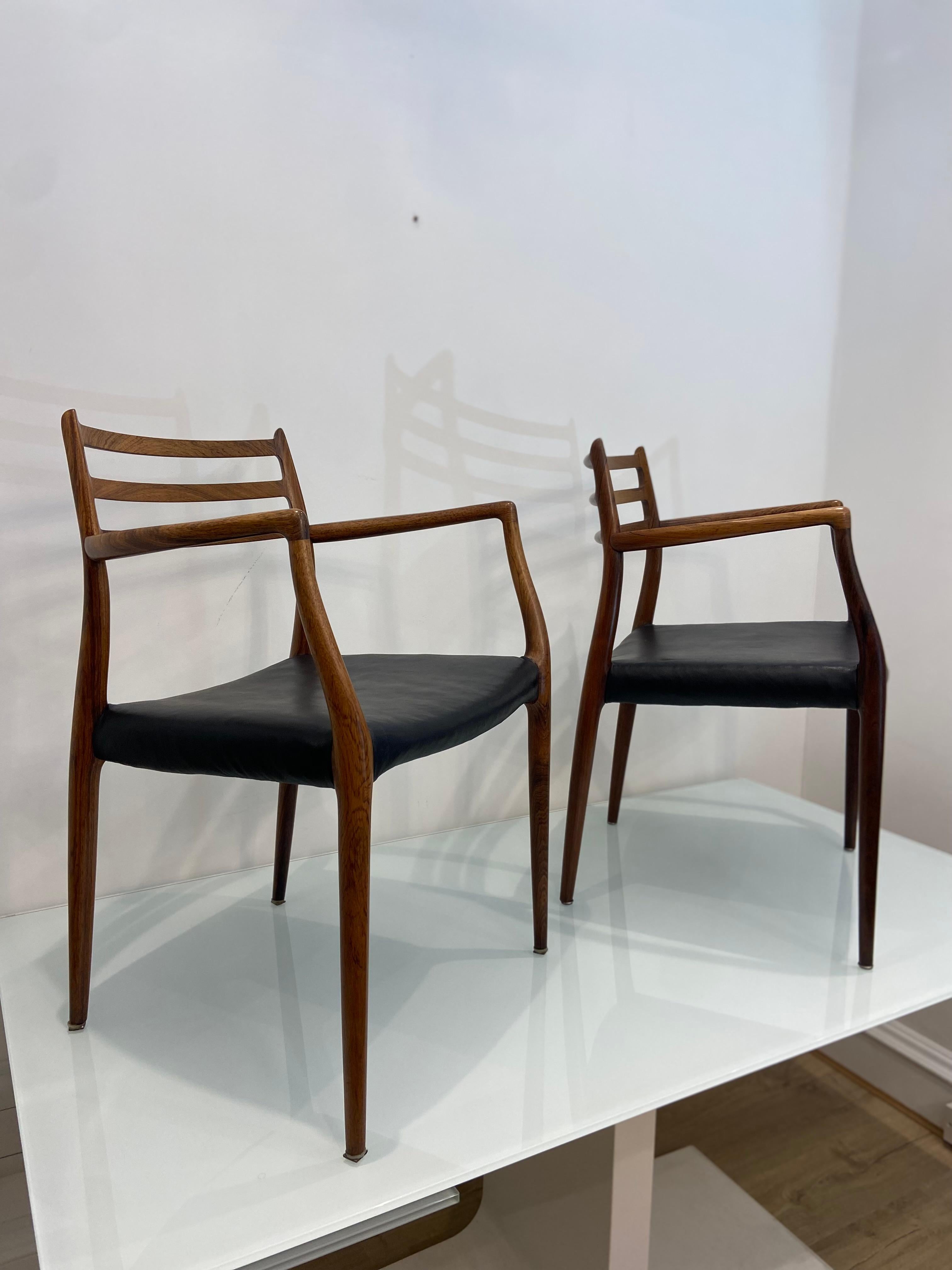 Set Of Two Rosewood Niels Otto Moller Model 62 Dining Chairs In Black Leather For Sale 2