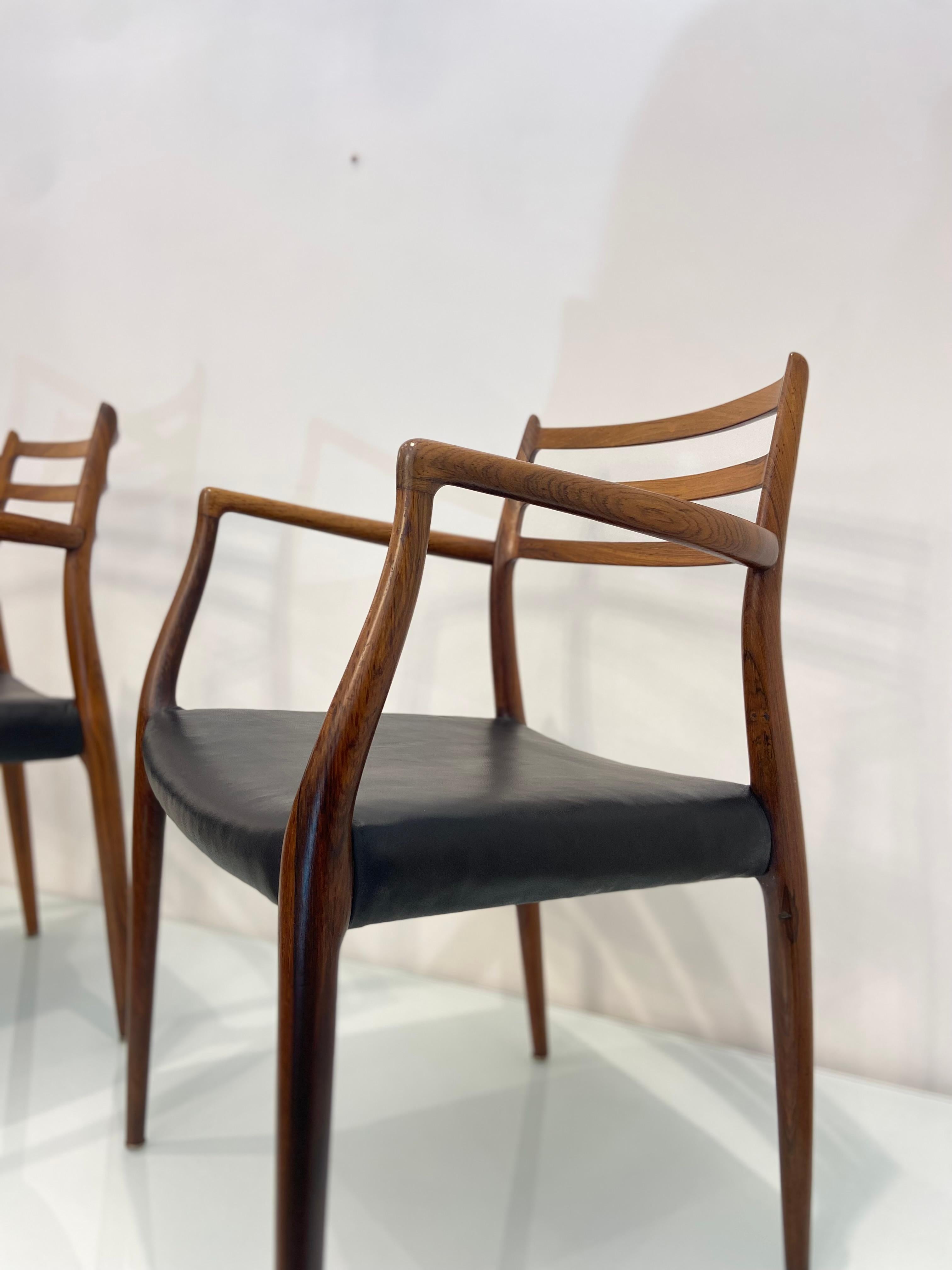 Set Of Two Rosewood Niels Otto Moller Model 62 Dining Chairs In Black Leather For Sale 3