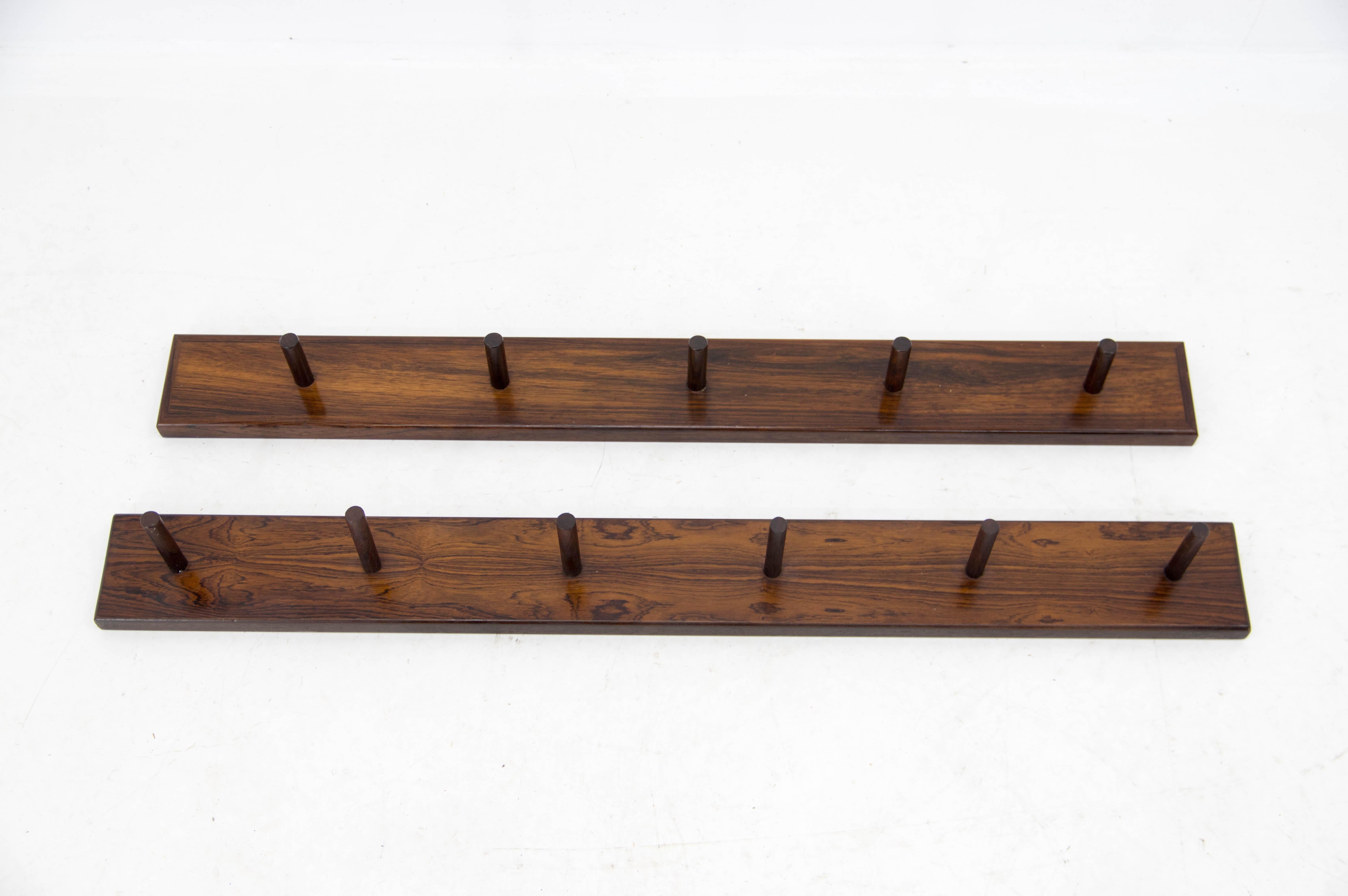Made of solid rosewood.
The width of bigger one: 104cm
The width of smaller one: 99cm.
