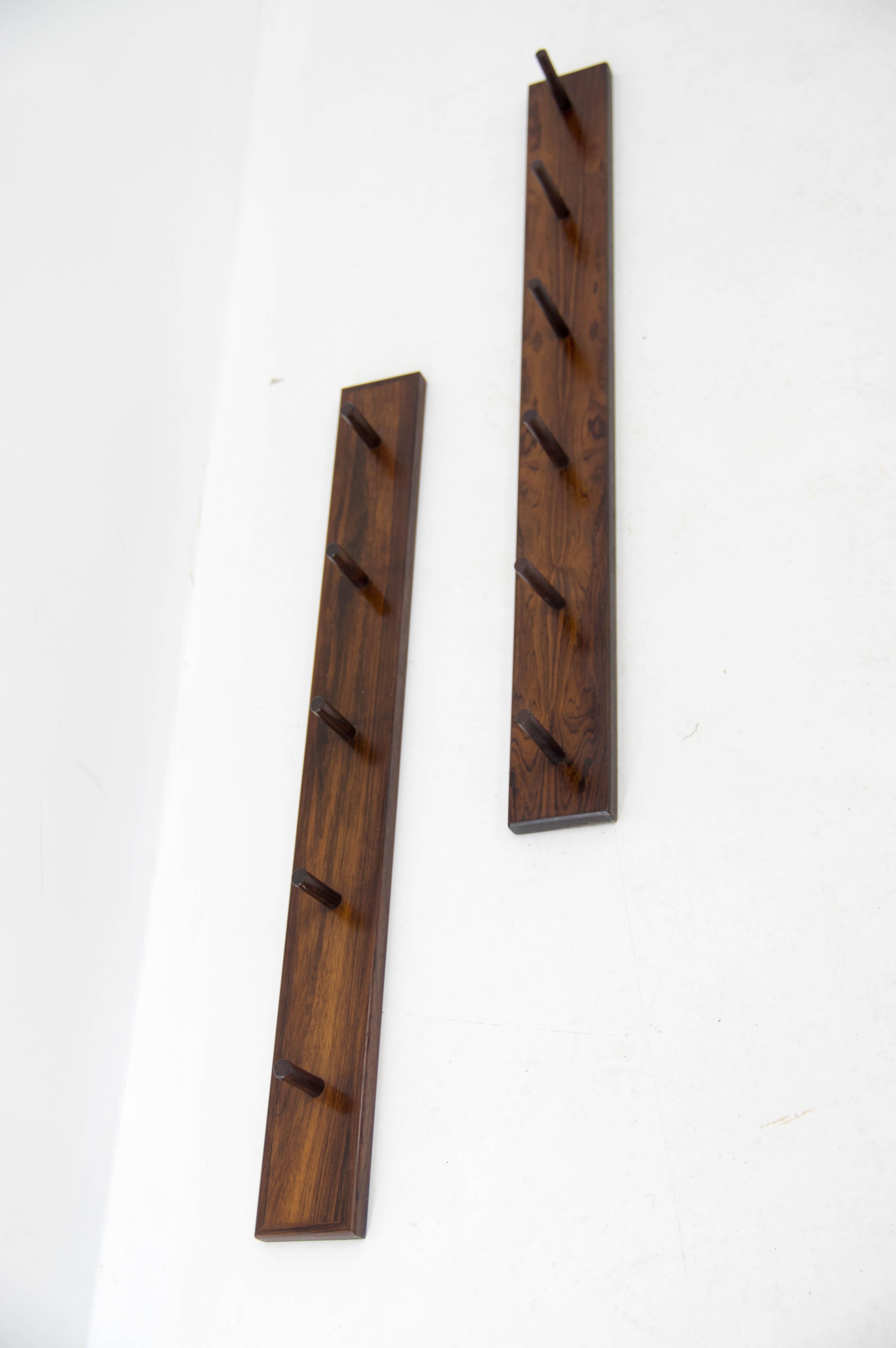Scandinavian Modern Set of Two Rosewood Wall Hangers, Denmark, 1970s For Sale
