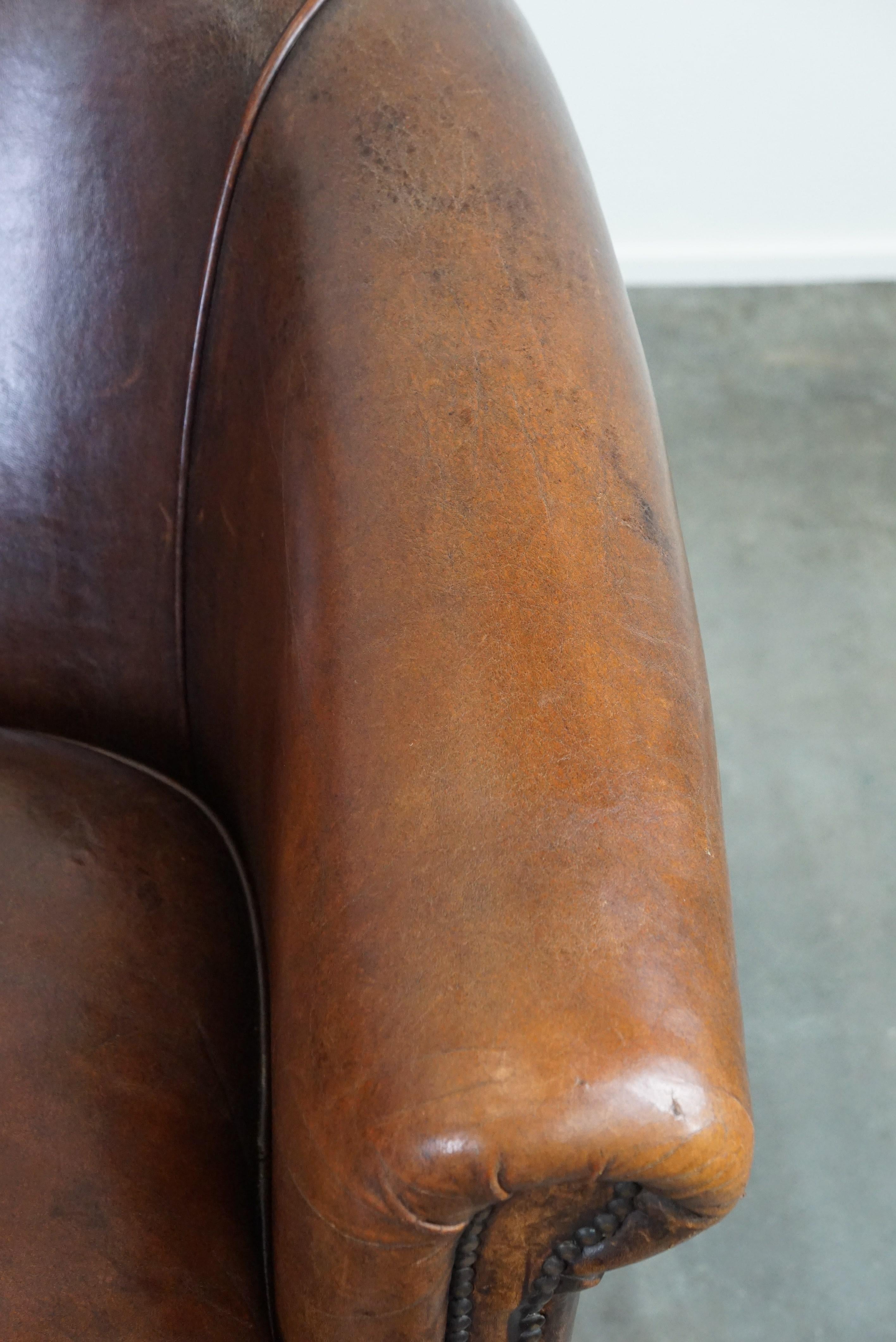Set of two rugged sheep leather club armchairs with a beautifully worn look For Sale 3