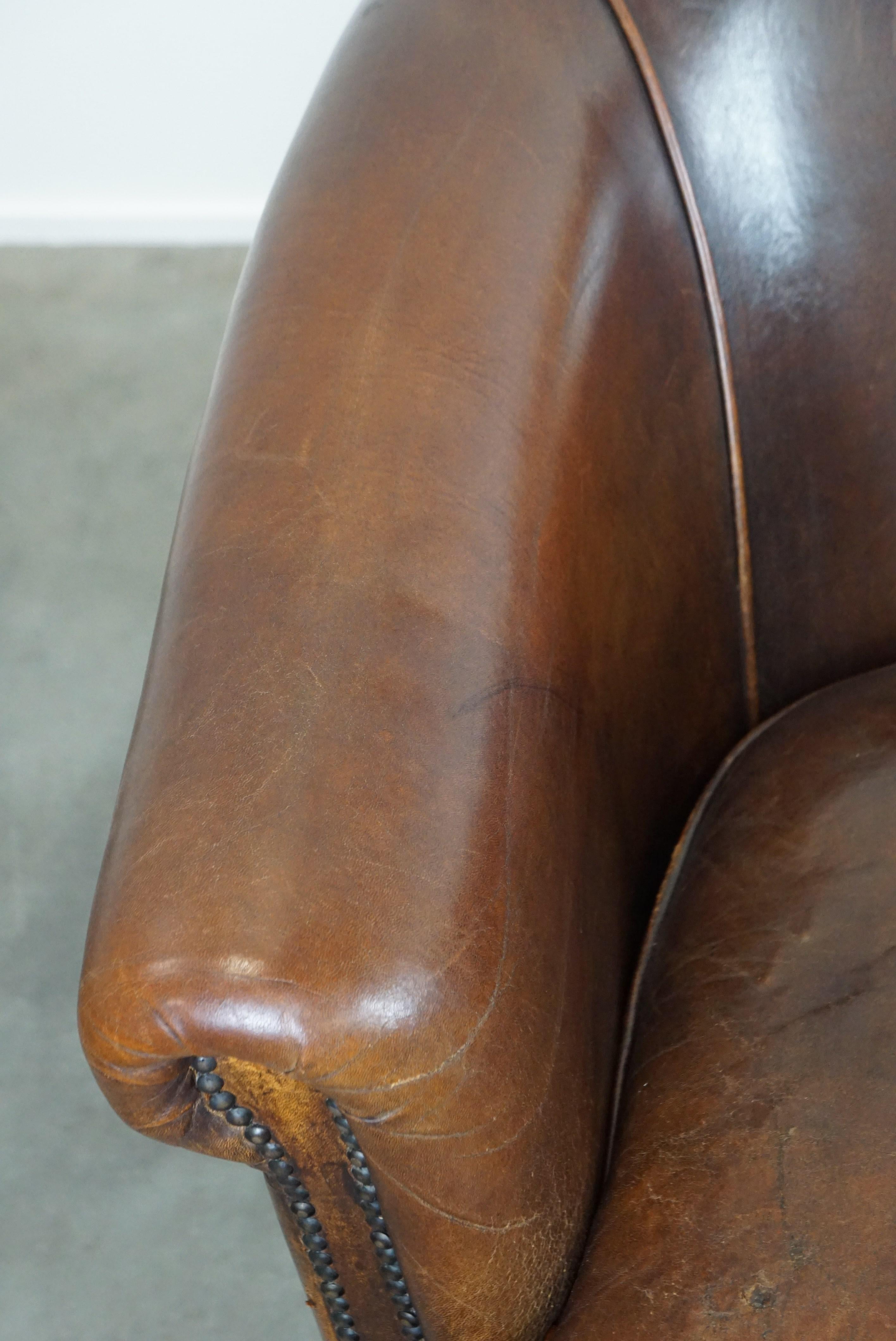 Set of two rugged sheep leather club armchairs with a beautifully worn look For Sale 1