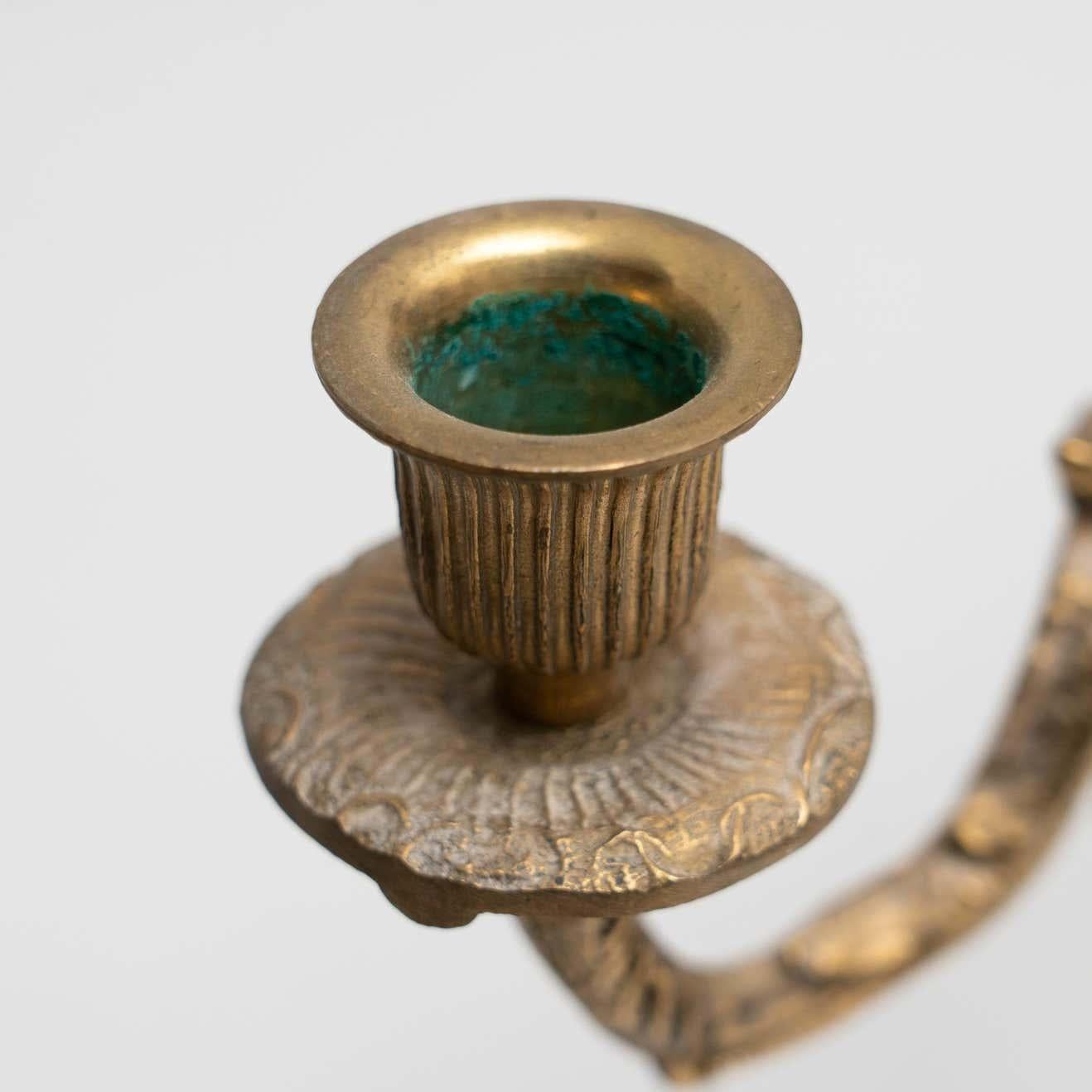 Metallo Set di due portacandele rustici in ottone, 1940 circa in vendita