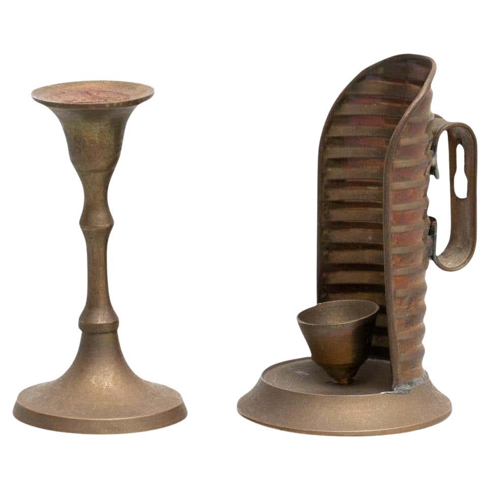 Juego de dos candelabros de latón rústico - Circa 1950, Made in Spain.