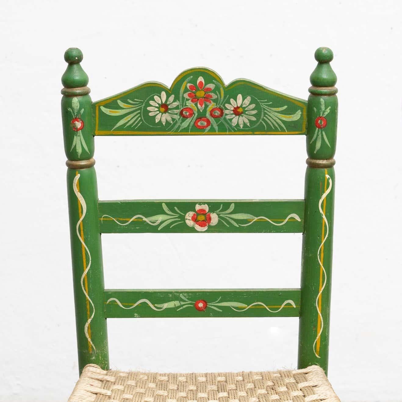 Ensemble de deux chaises rustiques traditionnelles en bois peintes à la main, vers 1940 en vente 4