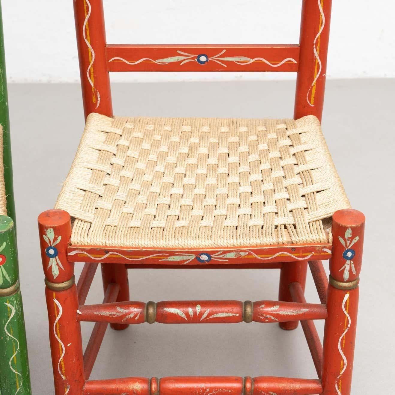 Ensemble de deux chaises rustiques traditionnelles en bois peintes à la main, vers 1940 en vente 9
