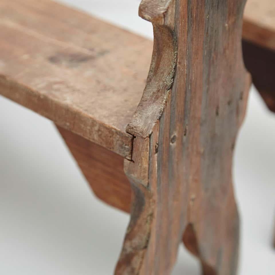 Rustikaler traditioneller Holzhocker für Kaminbesteck aus Holz, um 1920 (Französische Provence) im Angebot