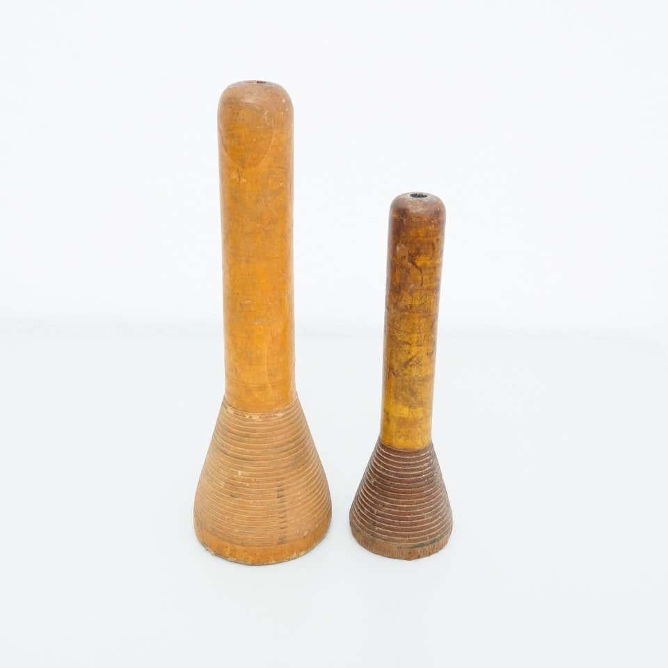 Rustic wooden spools of thread, by unknown manufacturer from Spain, circa 1930.

In original condition, with minor wear consistent with age and use, preserving a beautiful patina.

Materials:
Wood

Dimensions:
Ø 10.5 cm x H 33 cm.
