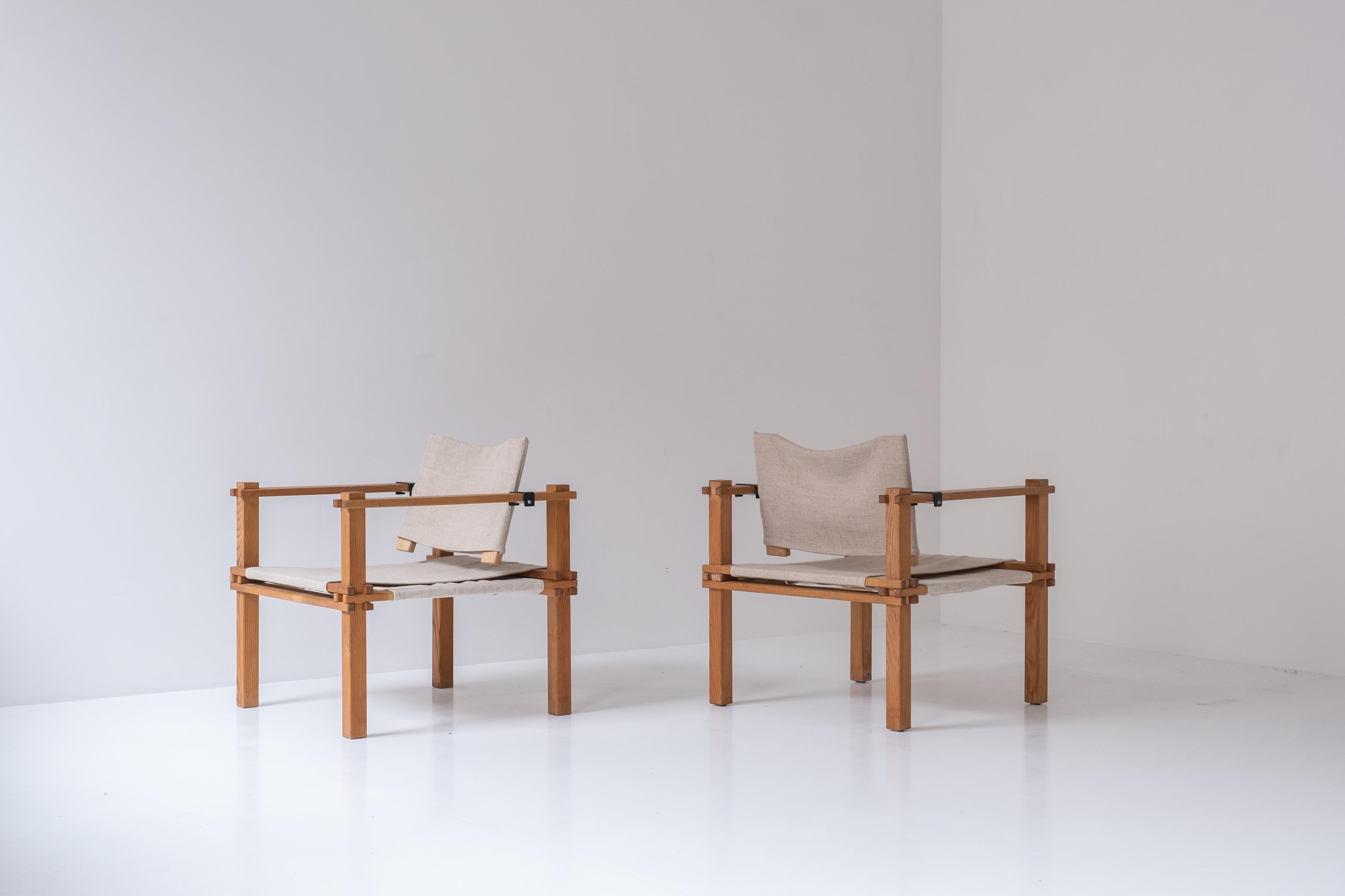 Set of two Safari easy chairs by Gerd Lange for Bofinger, Germany 1960s. These chairs feature oak frames and linen seats and backs. These architectural chairs are set up with only wooden elements, no screws where used to assemble. professionally