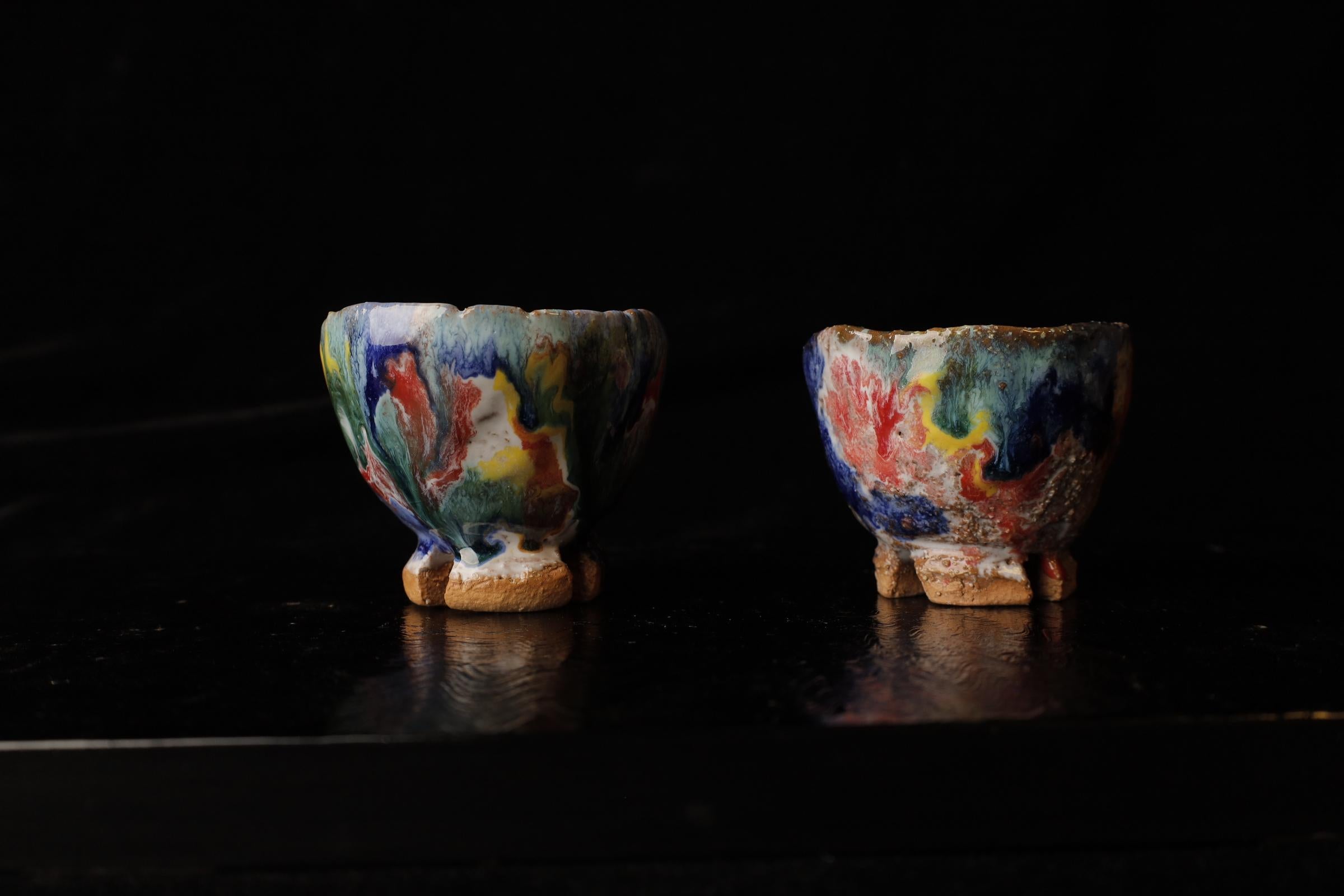 Il s'agit d'une coupe à saké en céramique japonaise Hagi Ware, réalisée par le célèbre potier Seigan Yamane. Le sceau du potier est apposé sur le fond.
 Seigan Yamane est né en 1952 et a commencé à fabriquer des objets Hagi en 1987. Il a ensuite