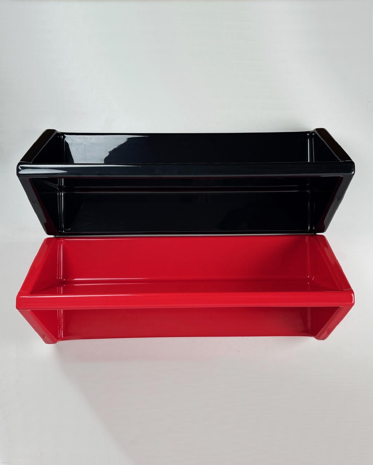 Set of two Saporiti Wall Shelf Vintage Modular Design: 1 Red  1 Black 60s, Italy For Sale 4