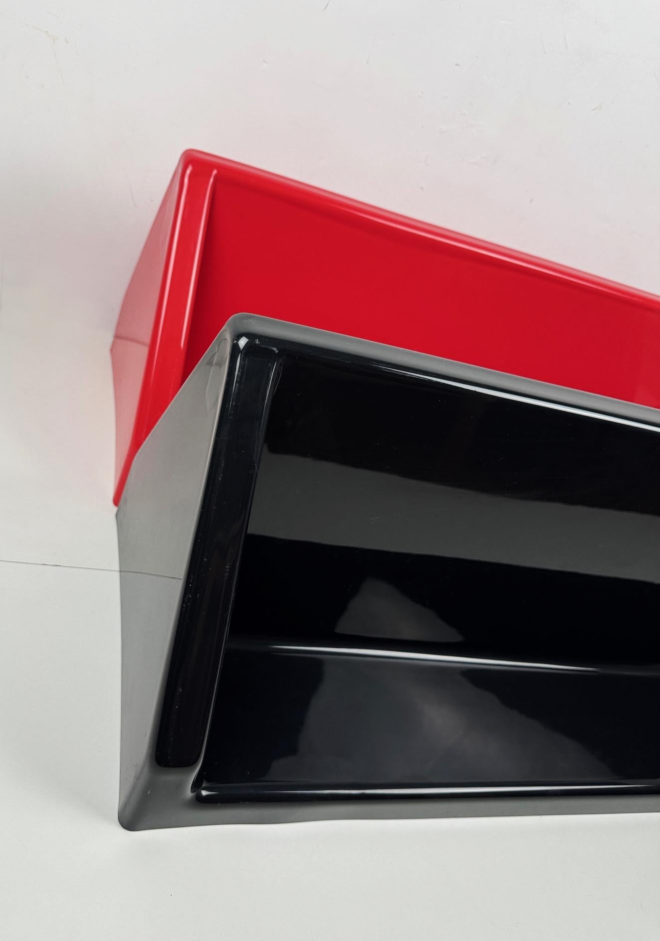 Set of two Saporiti Wall Shelf Vintage Modular Design: 1 Red  1 Black 60s, Italy For Sale 2