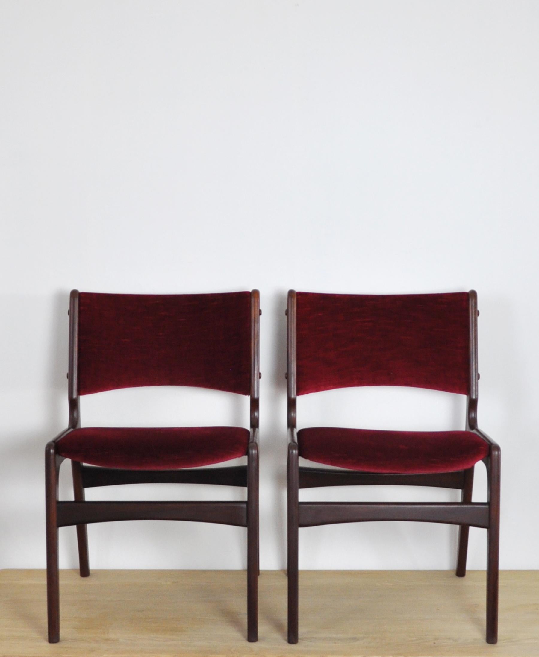 Set of Two Scandinavian Modern Dining Chairs in Solid Teak by Erik Buch In Good Condition For Sale In Vordingborg, DK