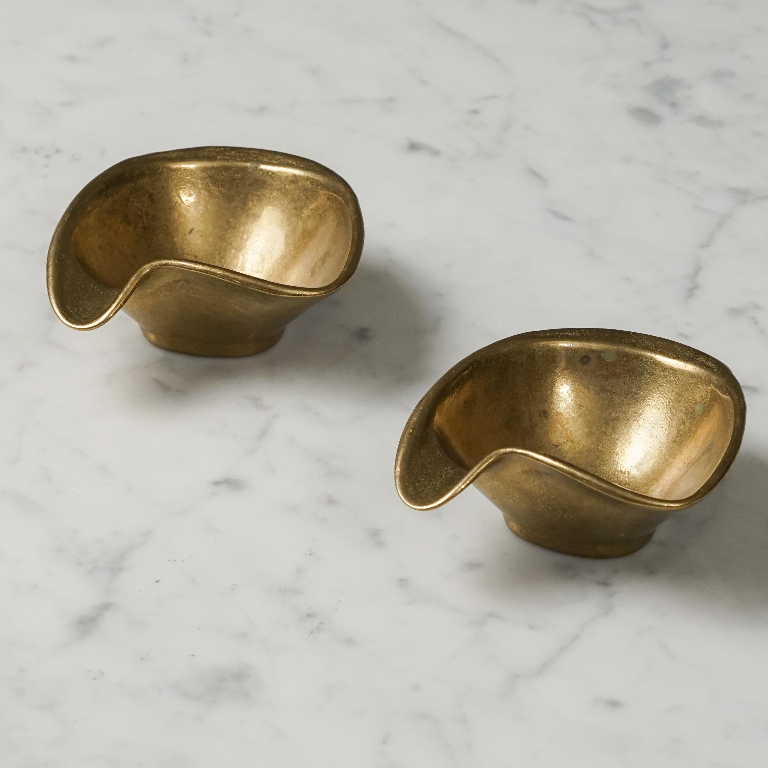 Finnish Set of Two Scandinavian Modern Nesting Brass Ashtrays from the, Mid-1900s For Sale