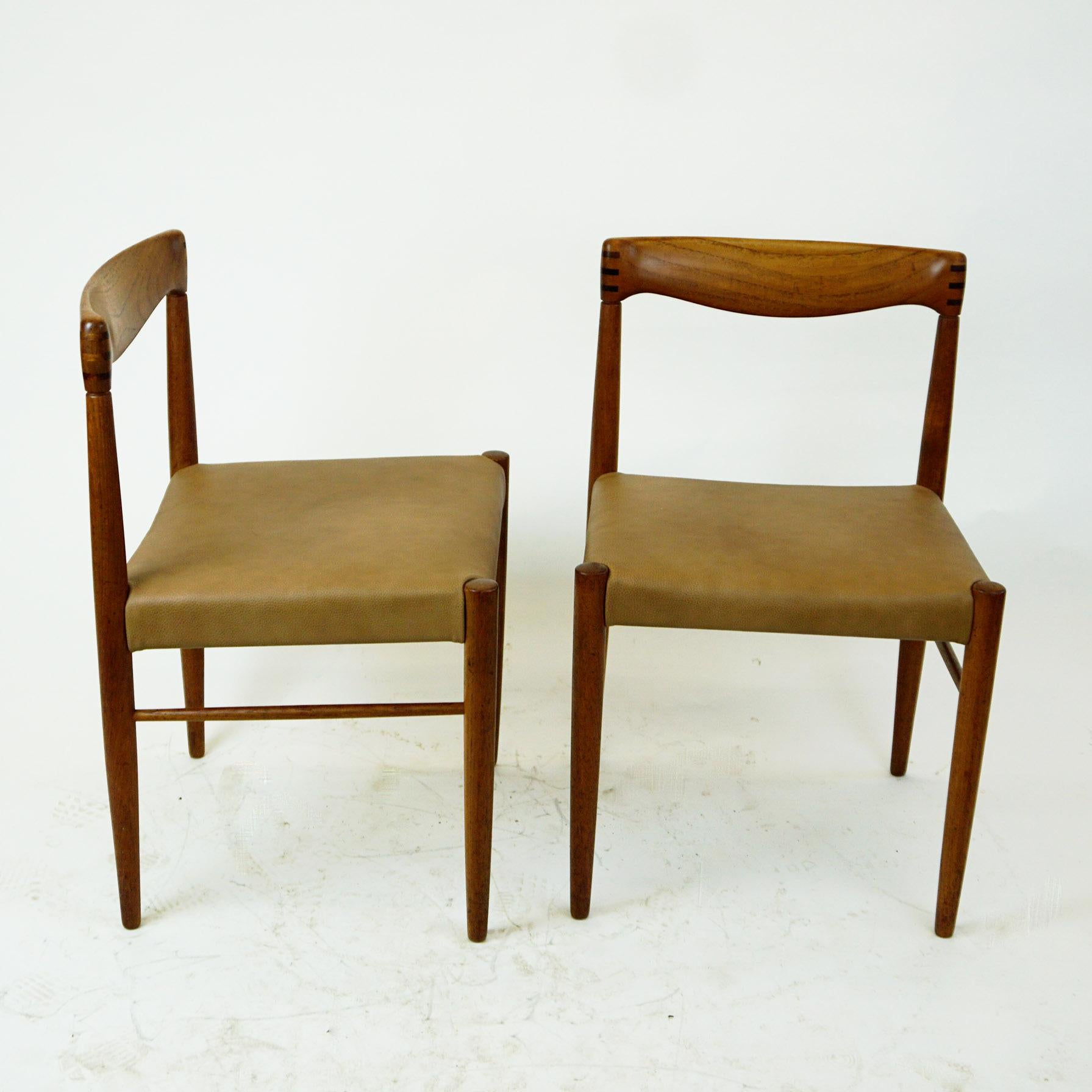 Rare and original Scandinavian midcentury dining chairs designed by Henry Walter Klein for Bramin Mobler Denmark in the 1960s. The frame is made from solid teak with renewed Leather seats and beautiful handcrafted details!
These chairs will be