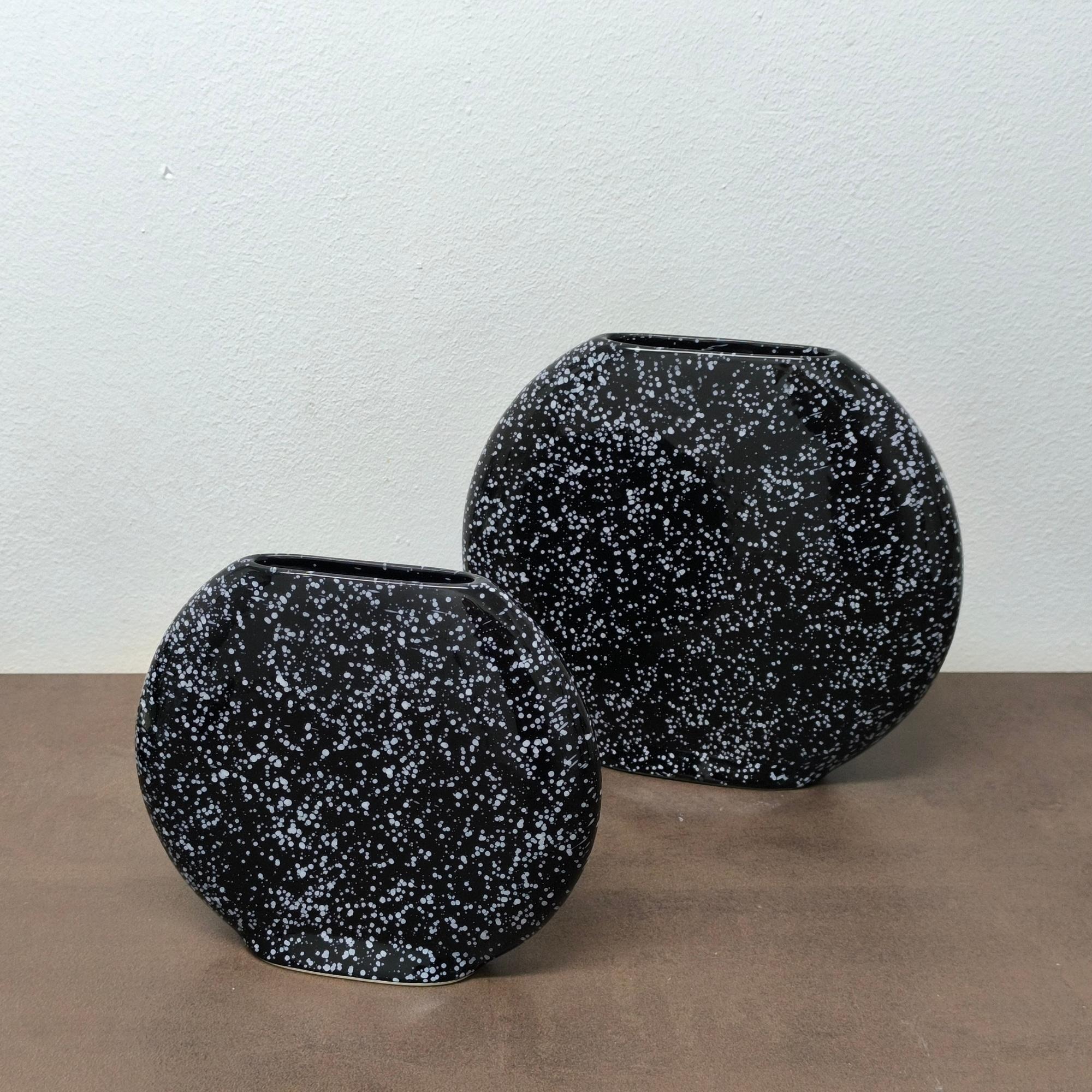 Set di due vasi scultorei in ceramica bianca e nera, regalo perfetto per le vacanze In condizioni buone in vendita a Bochum, NRW