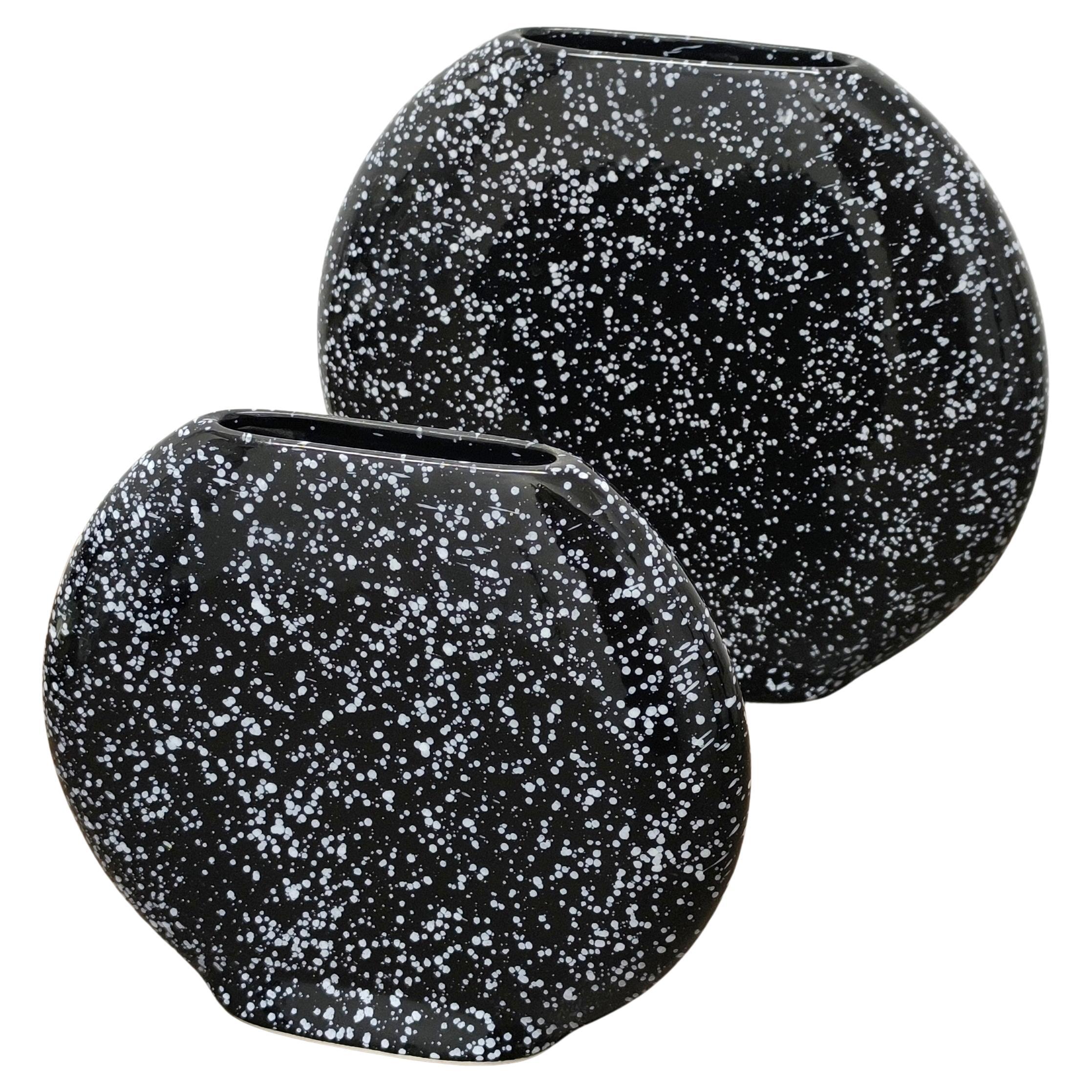 Set di due vasi scultorei in ceramica bianca e nera, regalo perfetto per le vacanze in vendita