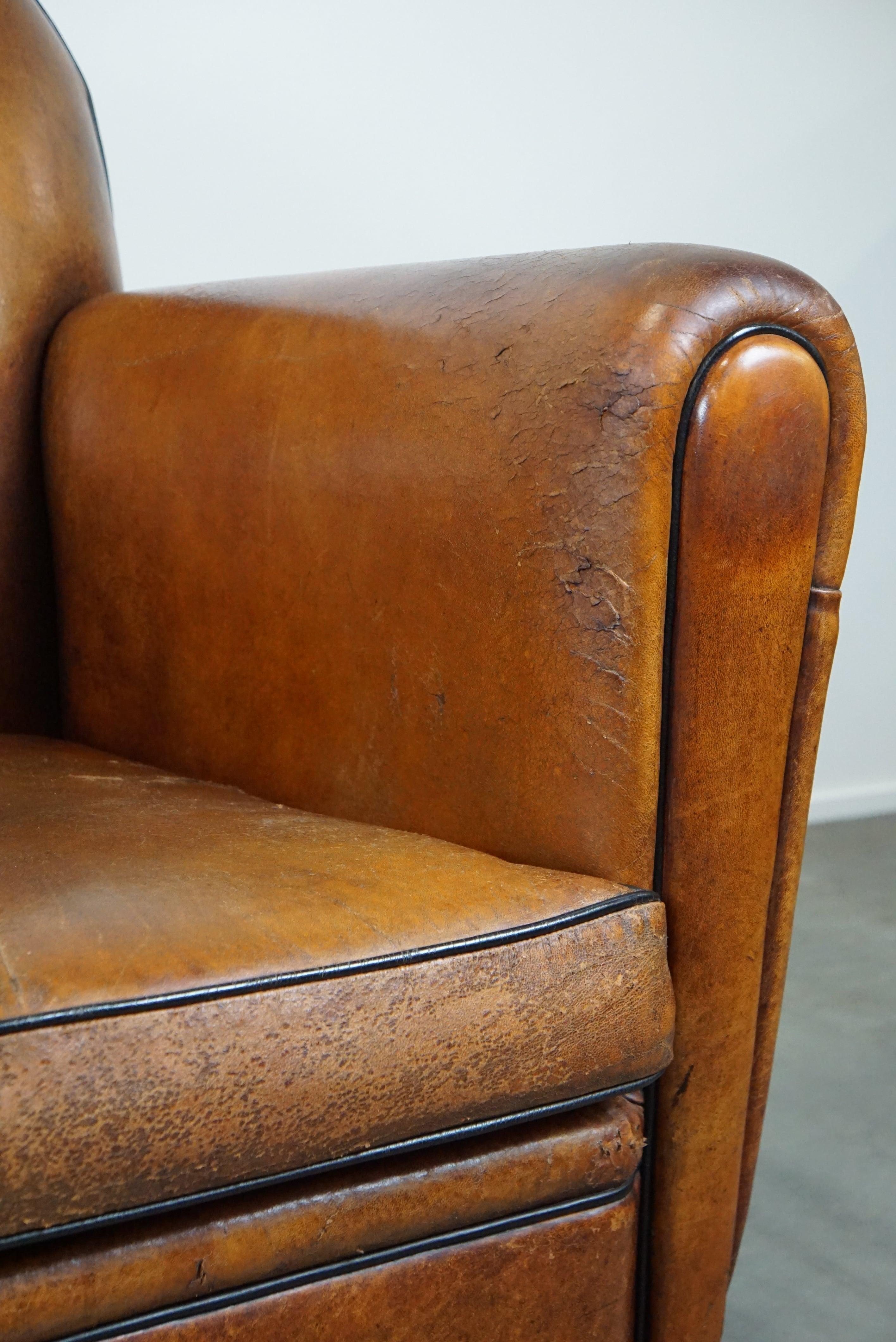 Set of two sheep leather Art Deco style design armchairs with a beautiful patina For Sale 6