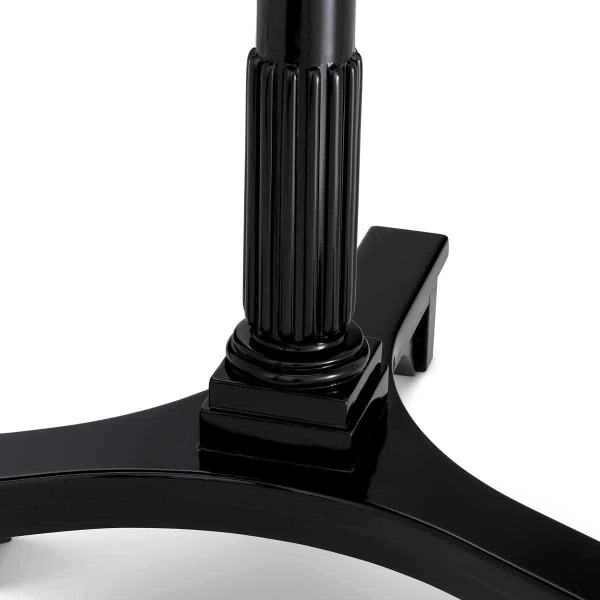 XXIe siècle et contemporain Set de deux tables d'appoint - Finition noir ciré en vente