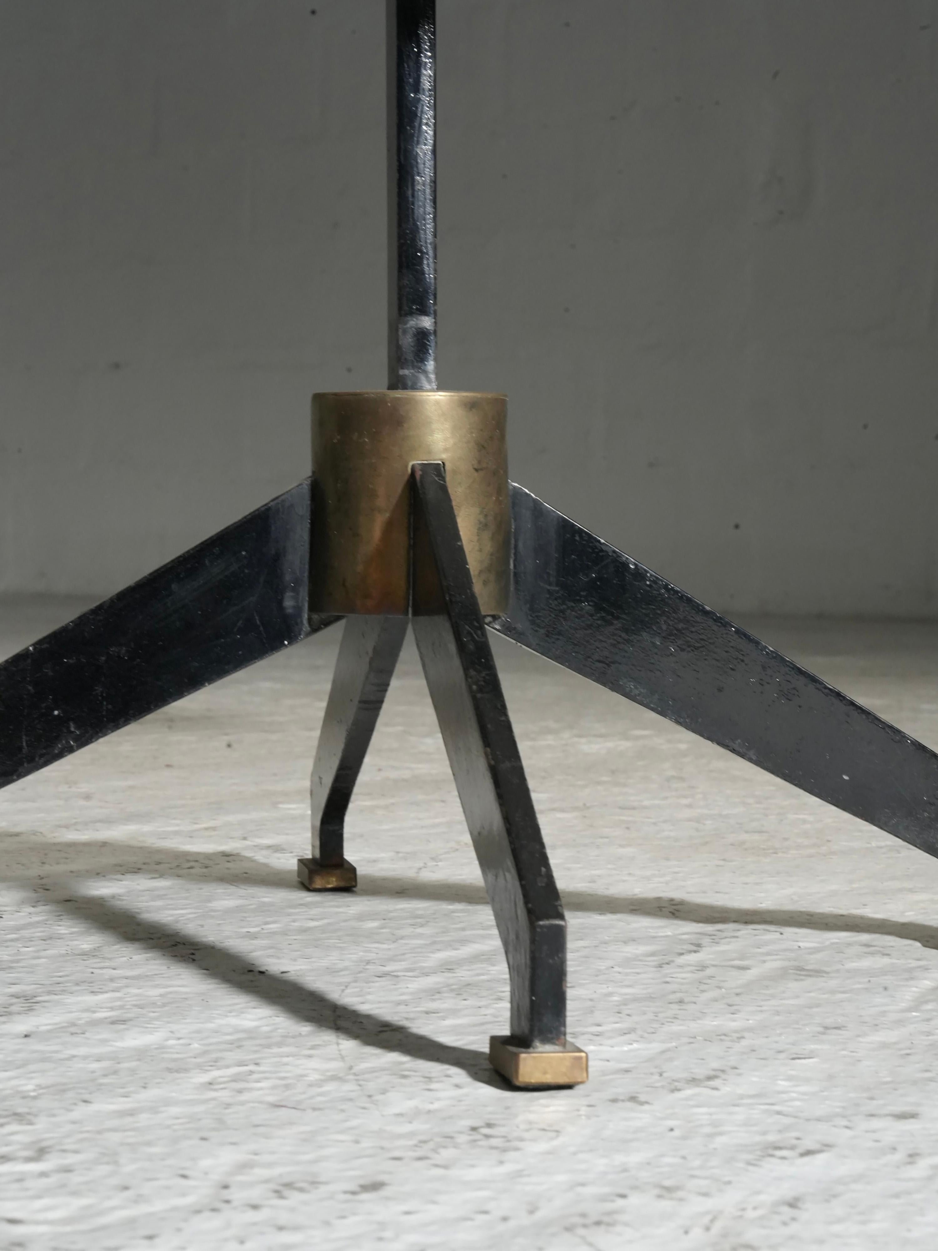 Ensemble de deux tables d'appoint en marbre, métal et laiton, Brésil, années 1950 Bon état - En vente à Uithoorn, NL