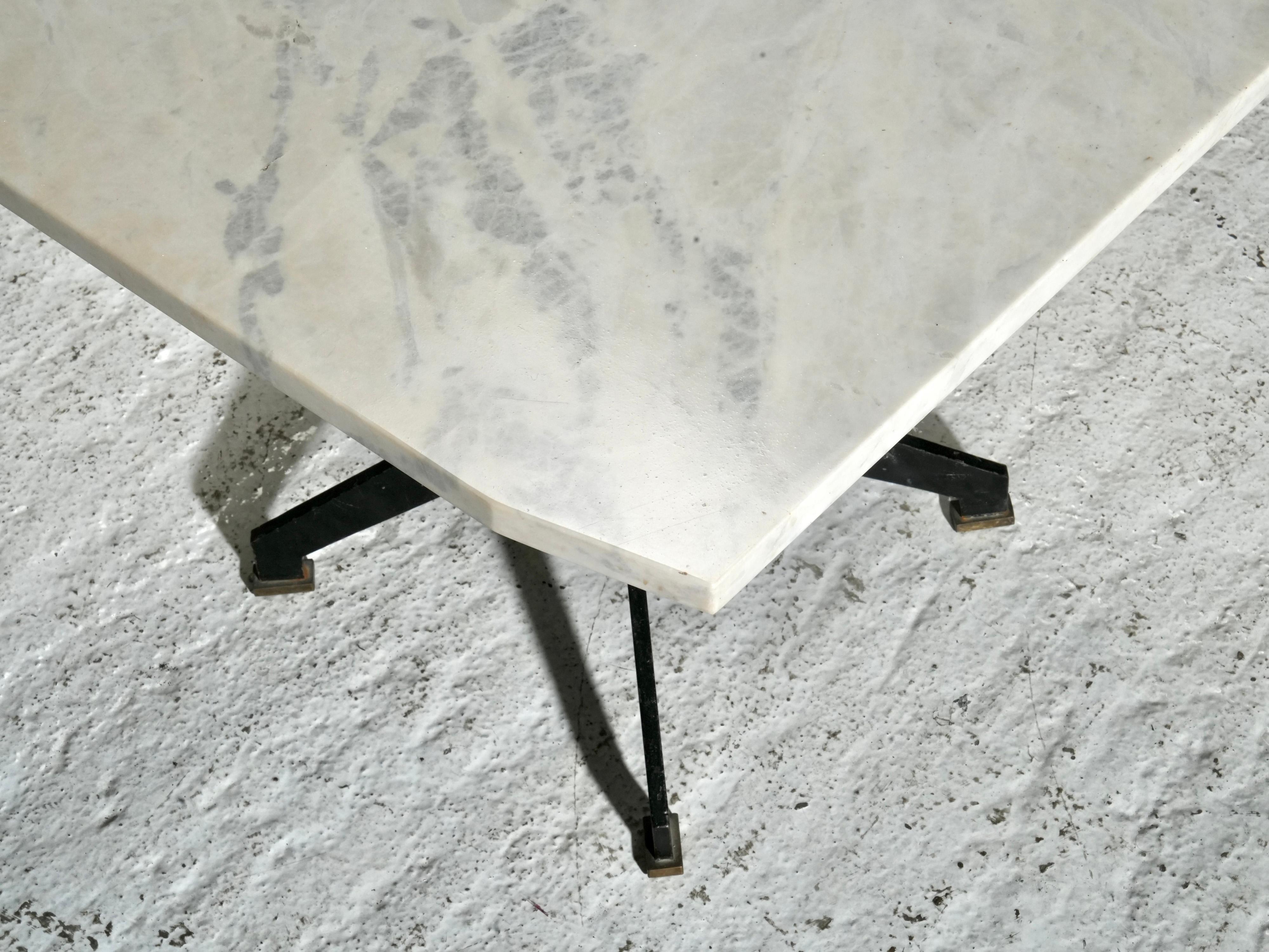 Métal Ensemble de deux tables d'appoint en marbre, métal et laiton, Brésil, années 1950 en vente
