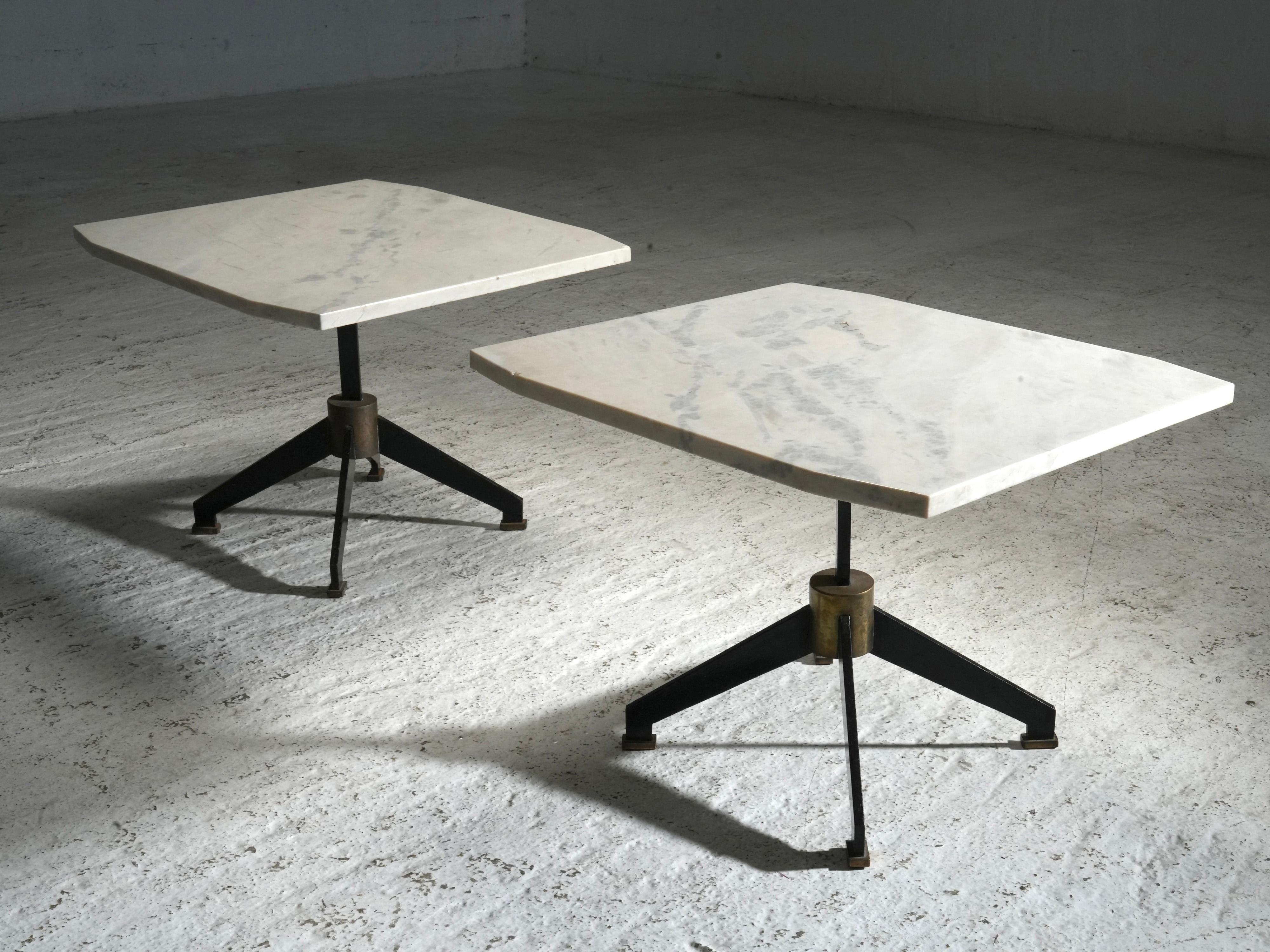 Ensemble de deux tables d'appoint en marbre, métal et laiton, Brésil, années 1950 en vente 1
