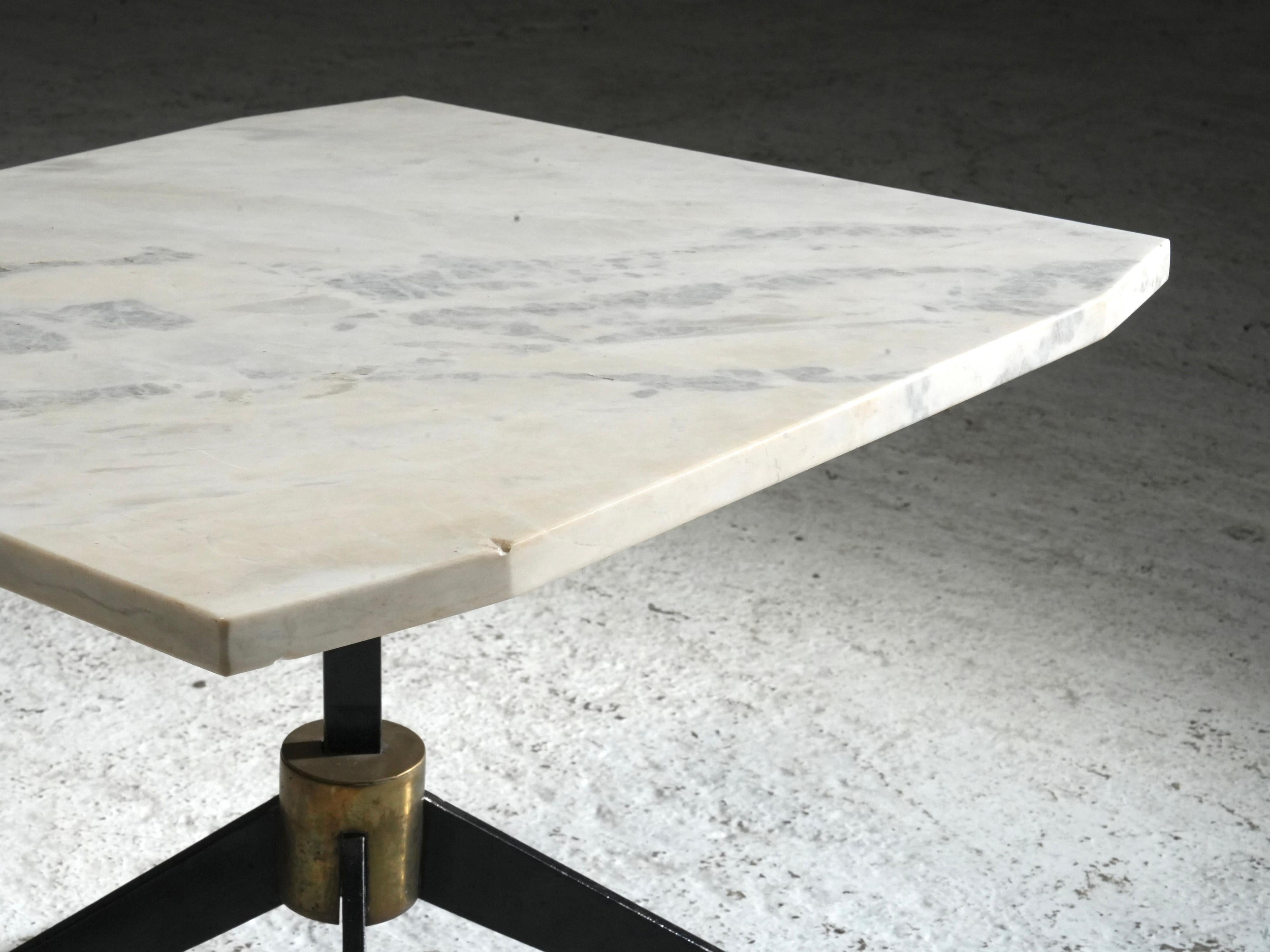 Ensemble de deux tables d'appoint en marbre, métal et laiton, Brésil, années 1950 en vente 2