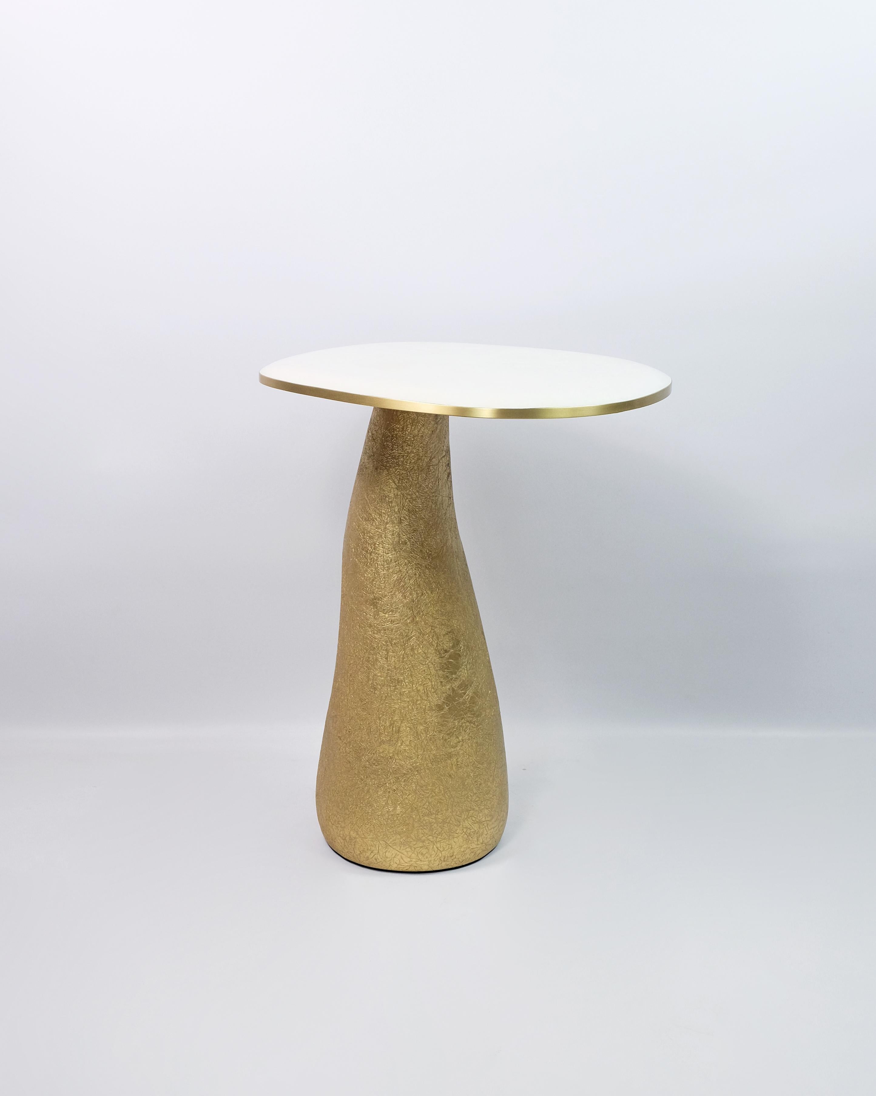 Organic Modern Set of Two Side Tables in White Rock Crystal with a Gilded Base For Sale