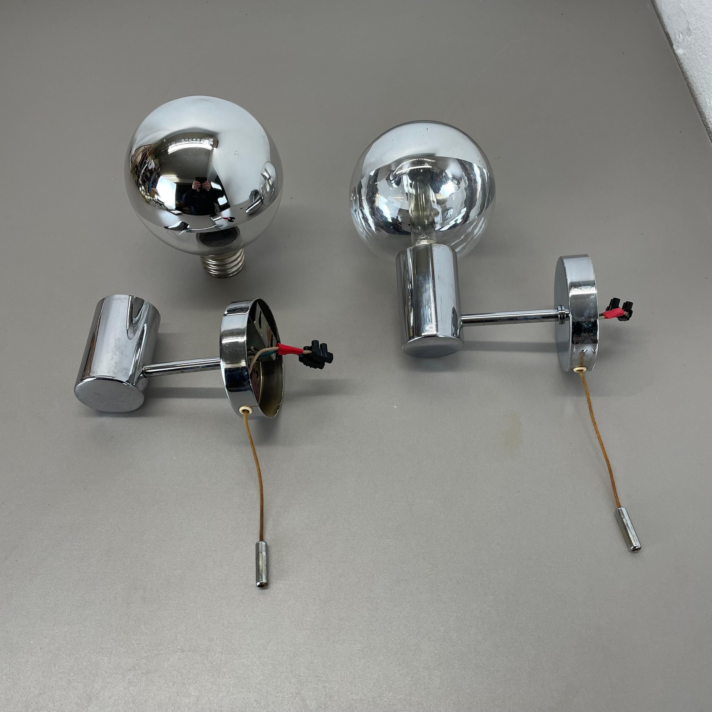 Satz von zwei silbernen kubischen Wandleuchten von Motoko Ishii für Staff Lights, 1970er Jahre im Angebot 6