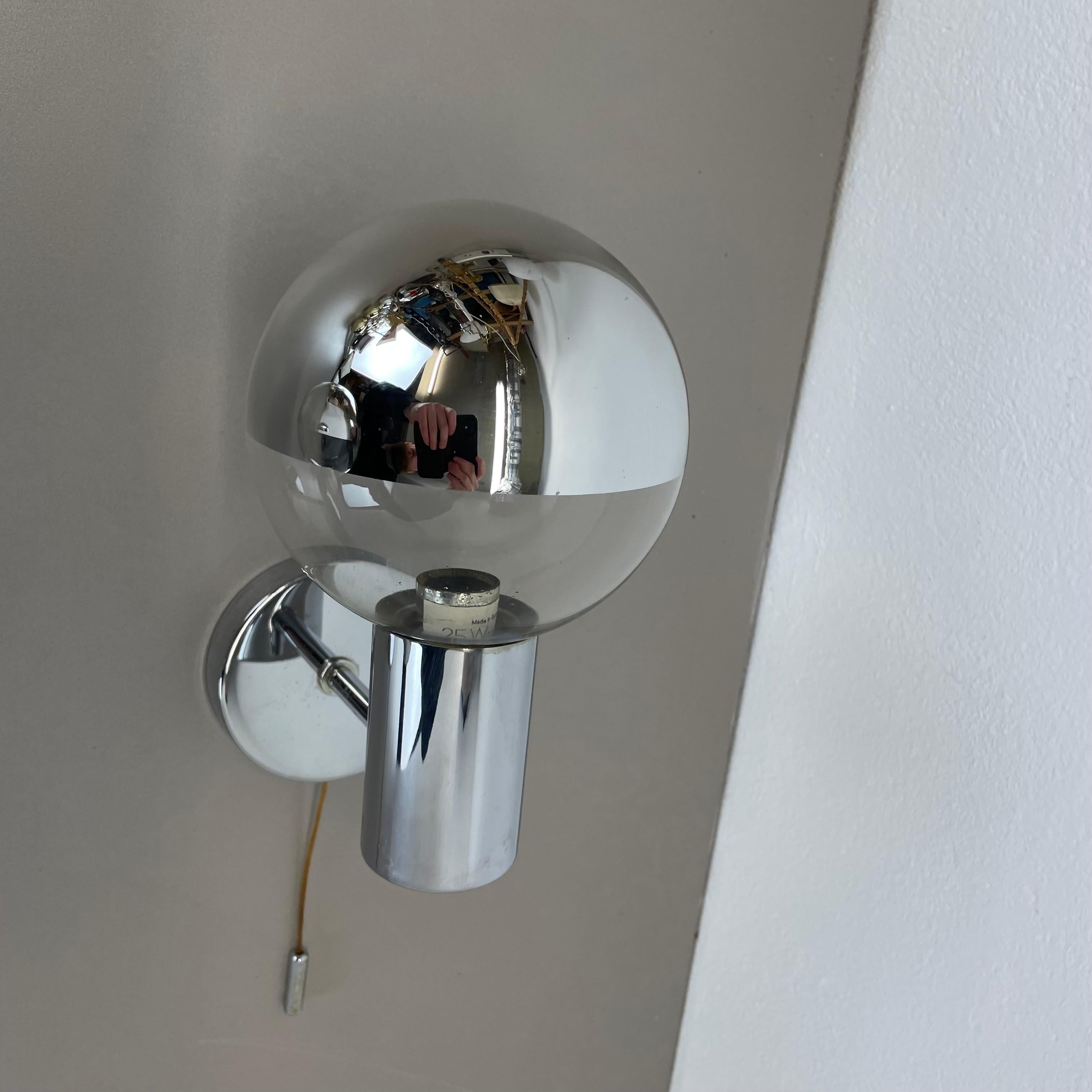Satz von zwei silbernen kubischen Wandleuchten von Motoko Ishii für Staff Lights, 1970er Jahre (Moderne der Mitte des Jahrhunderts) im Angebot