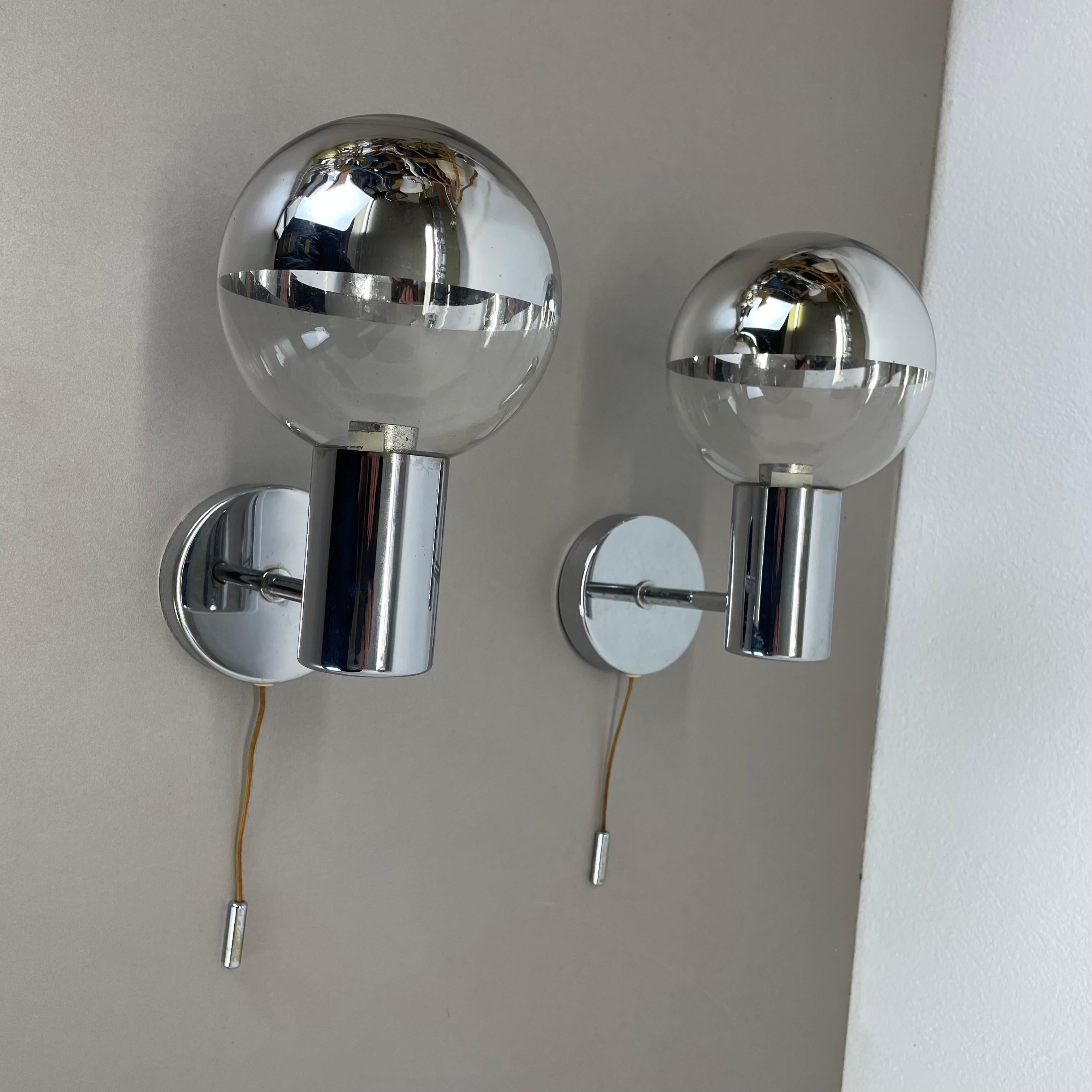 Satz von zwei silbernen kubischen Wandleuchten von Motoko Ishii für Staff Lights, 1970er Jahre im Zustand „Gut“ im Angebot in Kirchlengern, DE