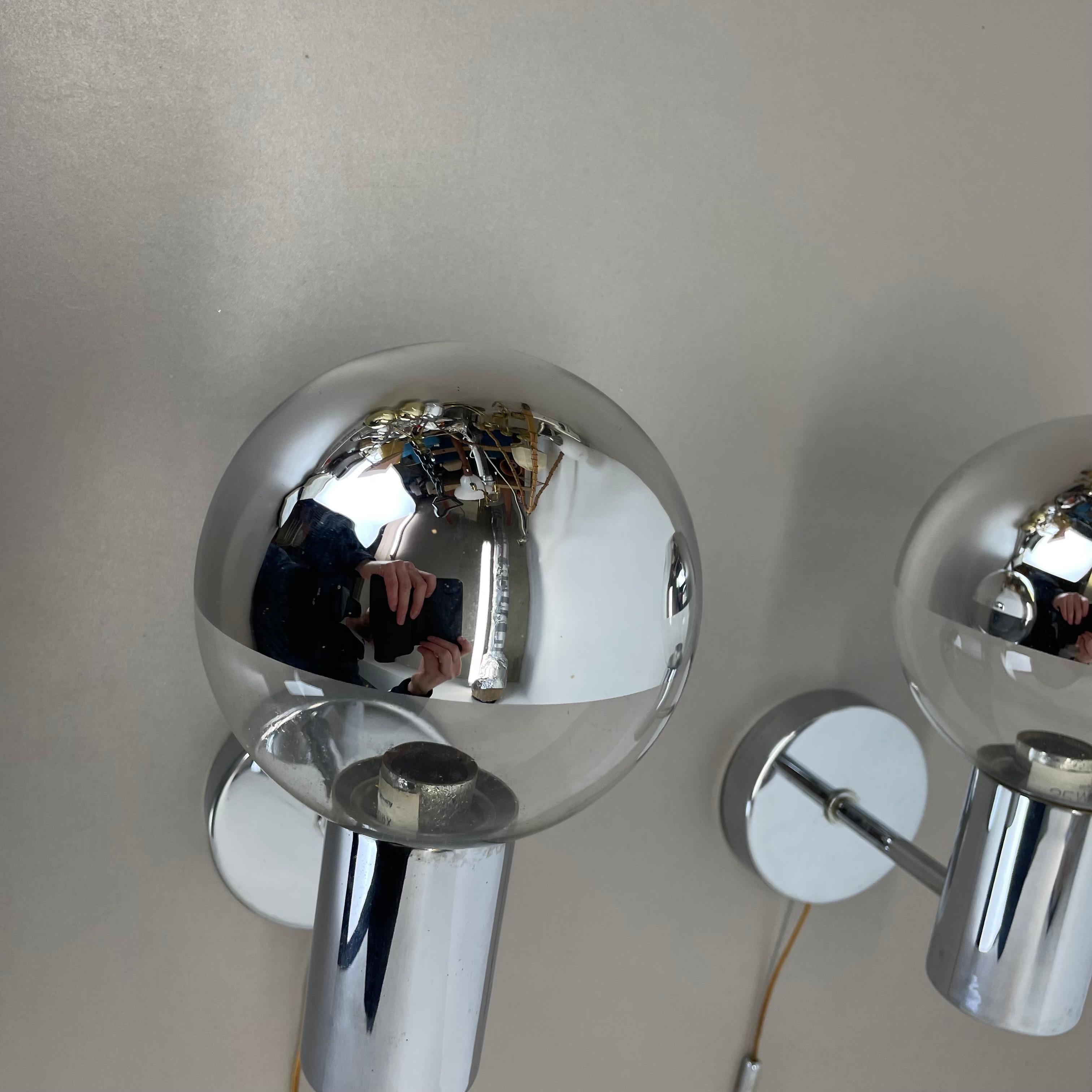 Satz von zwei silbernen kubischen Wandleuchten von Motoko Ishii für Staff Lights, 1970er Jahre im Angebot 1
