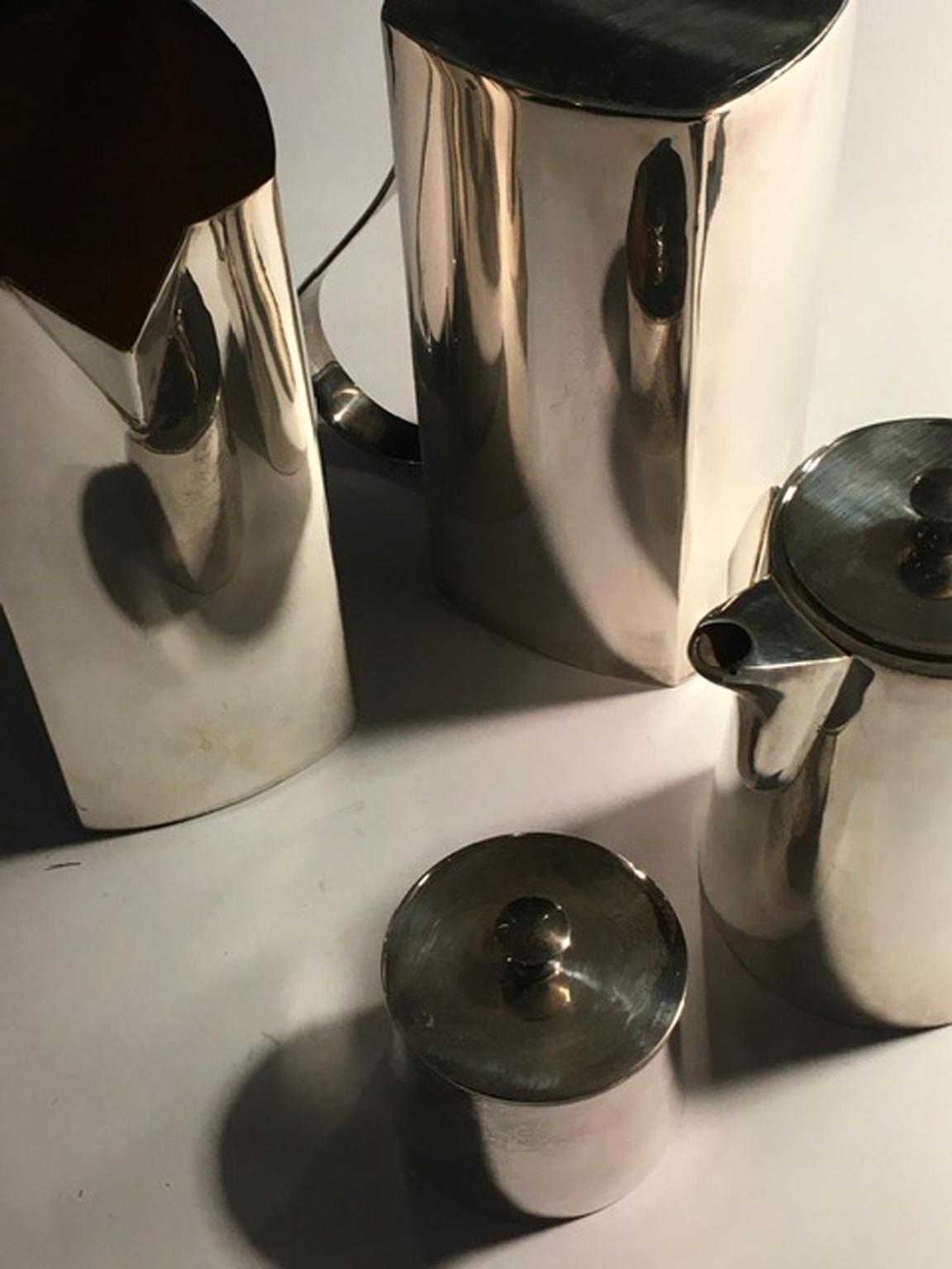 Satz von vier Stücken Paar Silberplatte Wasserkaraffen Kaffeekanne und Zuckerdose im Zustand „Hervorragend“ im Angebot in Brescia, IT