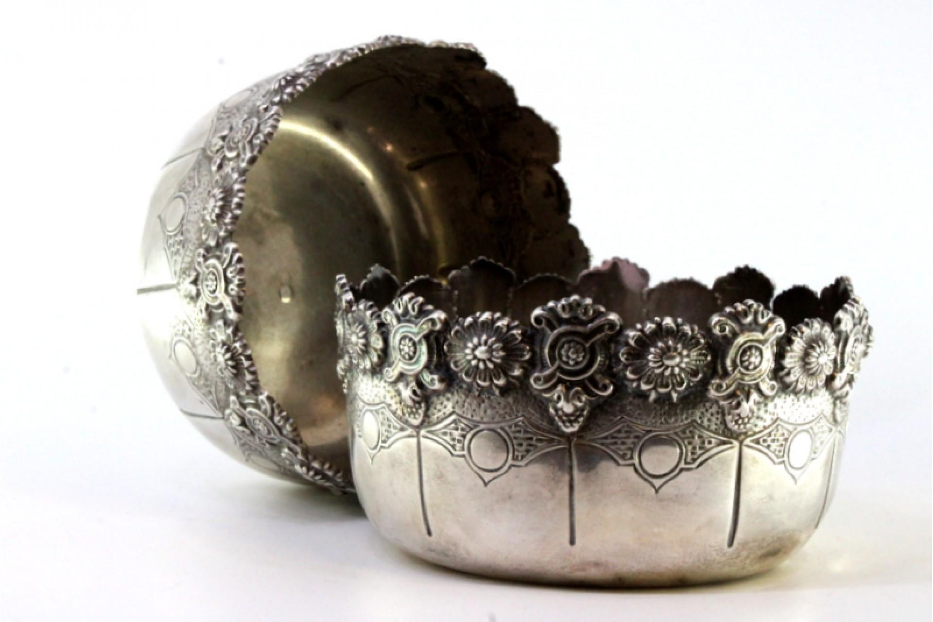 Description: Set of two silver washbasins with scalloped edges and engraved bodies. Metal: Silver. Origin: Portuguese. Brand: Javali II. Title: Weight: 362.12 grams. Dimensions: 12cm x 6.5cm. Content: 833/1000. Assay Mark: Yes, between 1887 and