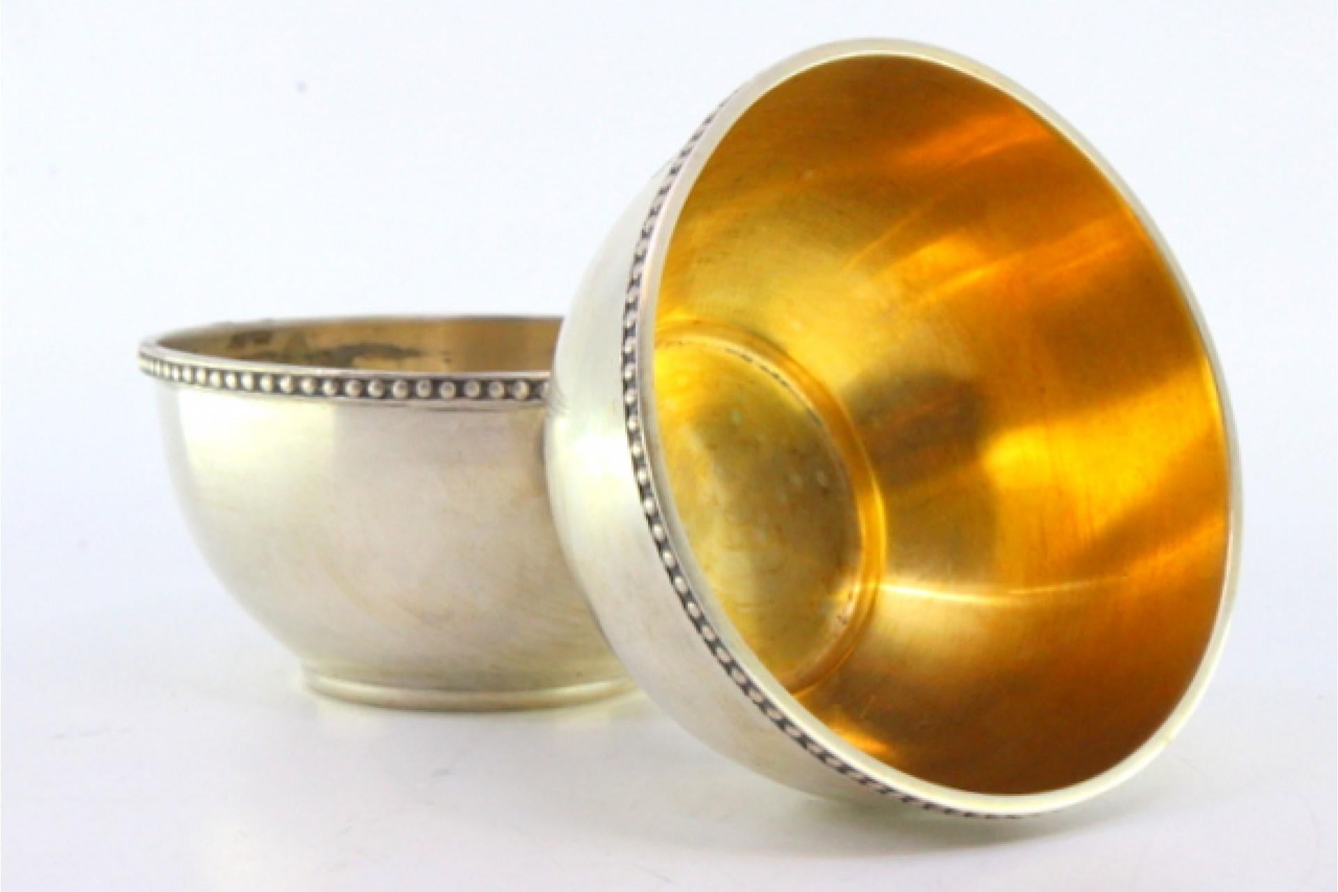 European Set of two silver washbasins with pearly edges and gold interiors For Sale
