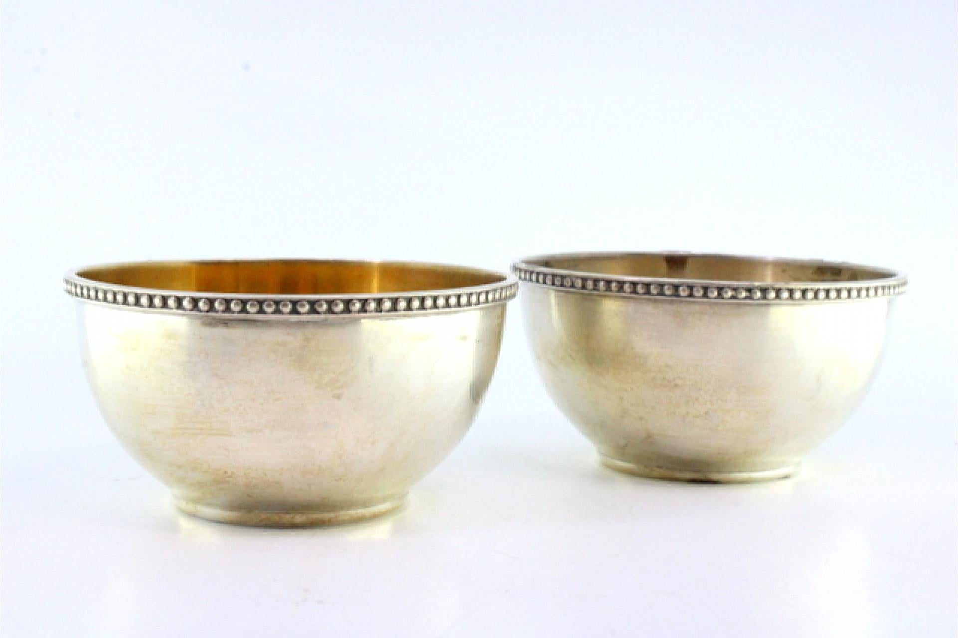 Set of two silver washbasins with pearly edges and gold interiors In Good Condition For Sale In Porto, PT