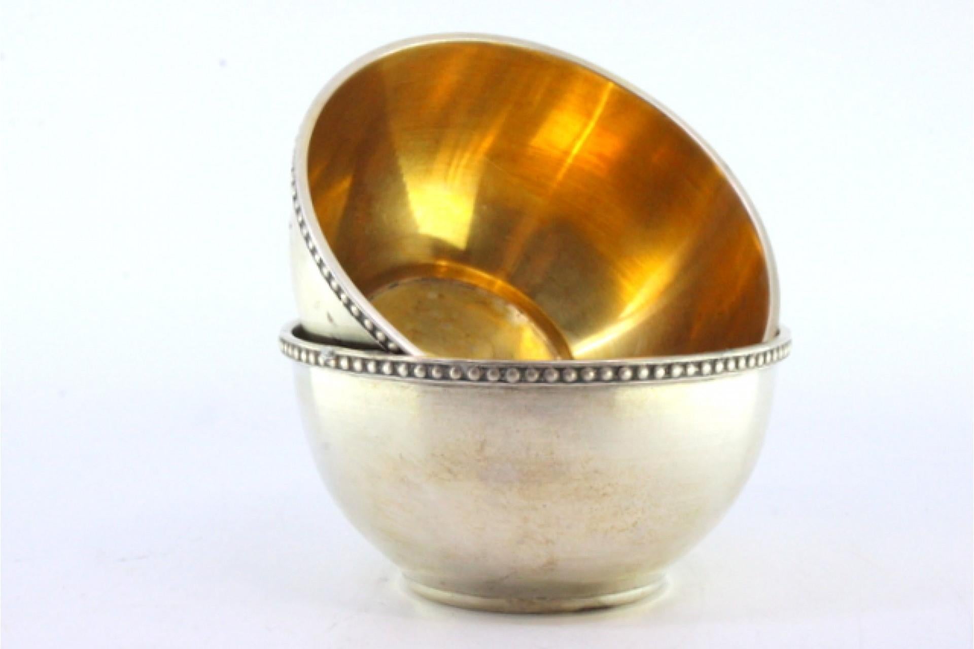 20th Century Set of two silver washbasins with pearly edges and gold interiors For Sale