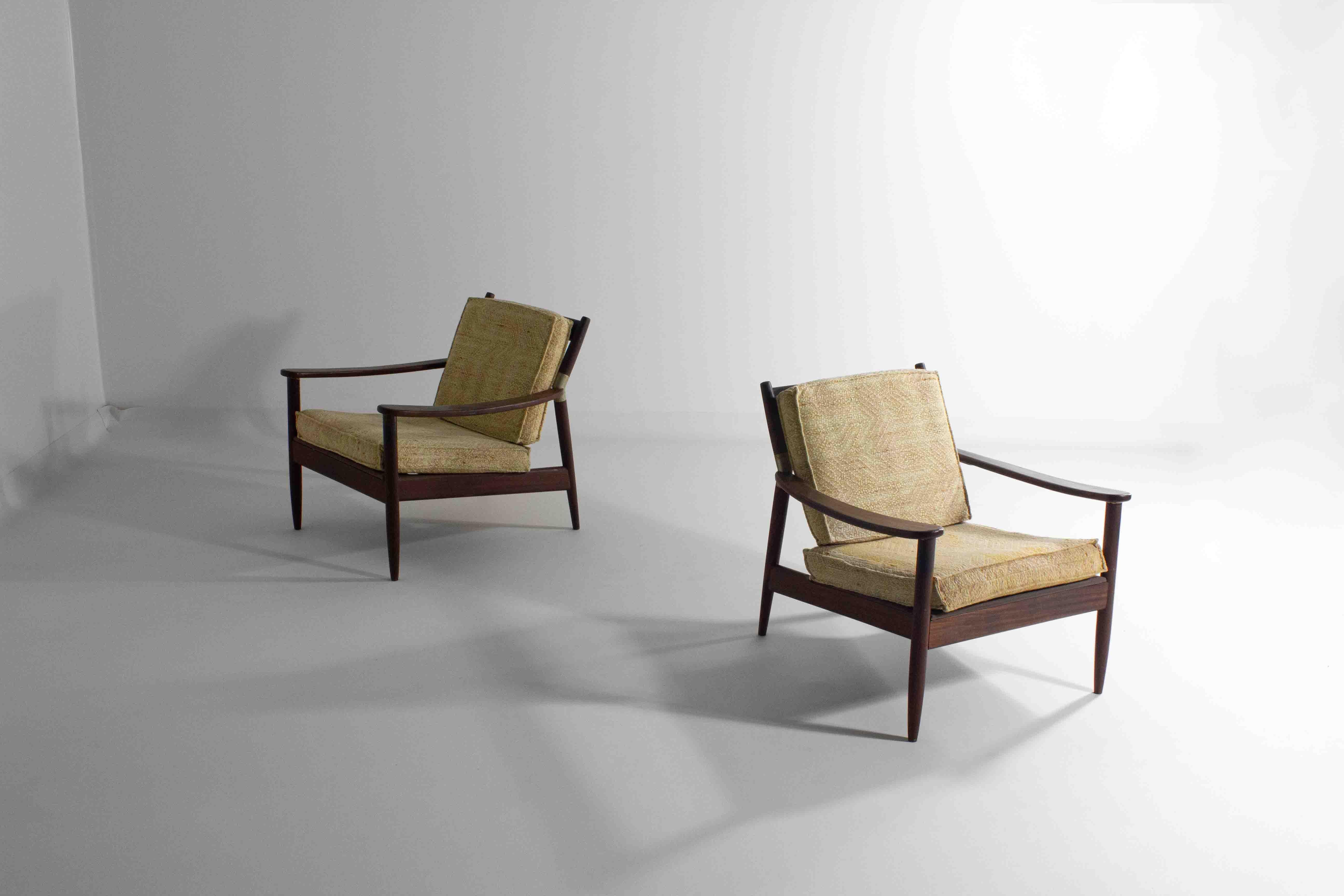 Satz von zwei eleganten Loungesesseln aus der Mitte des Jahrhunderts, 1960er Jahre (Mitte des 20. Jahrhunderts) im Angebot
