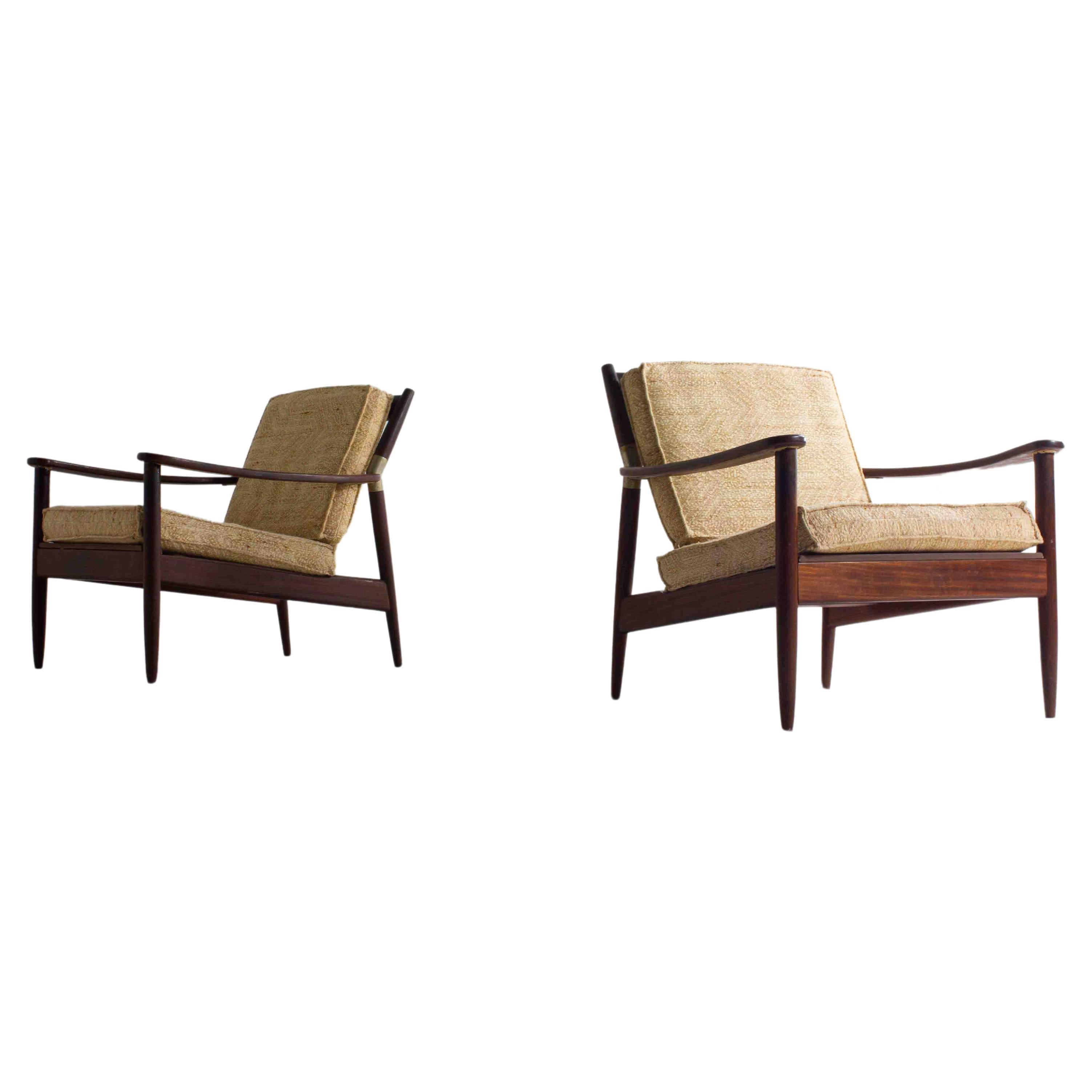  Set of two sleek mid-century lounge chairs, 1960s For Sale