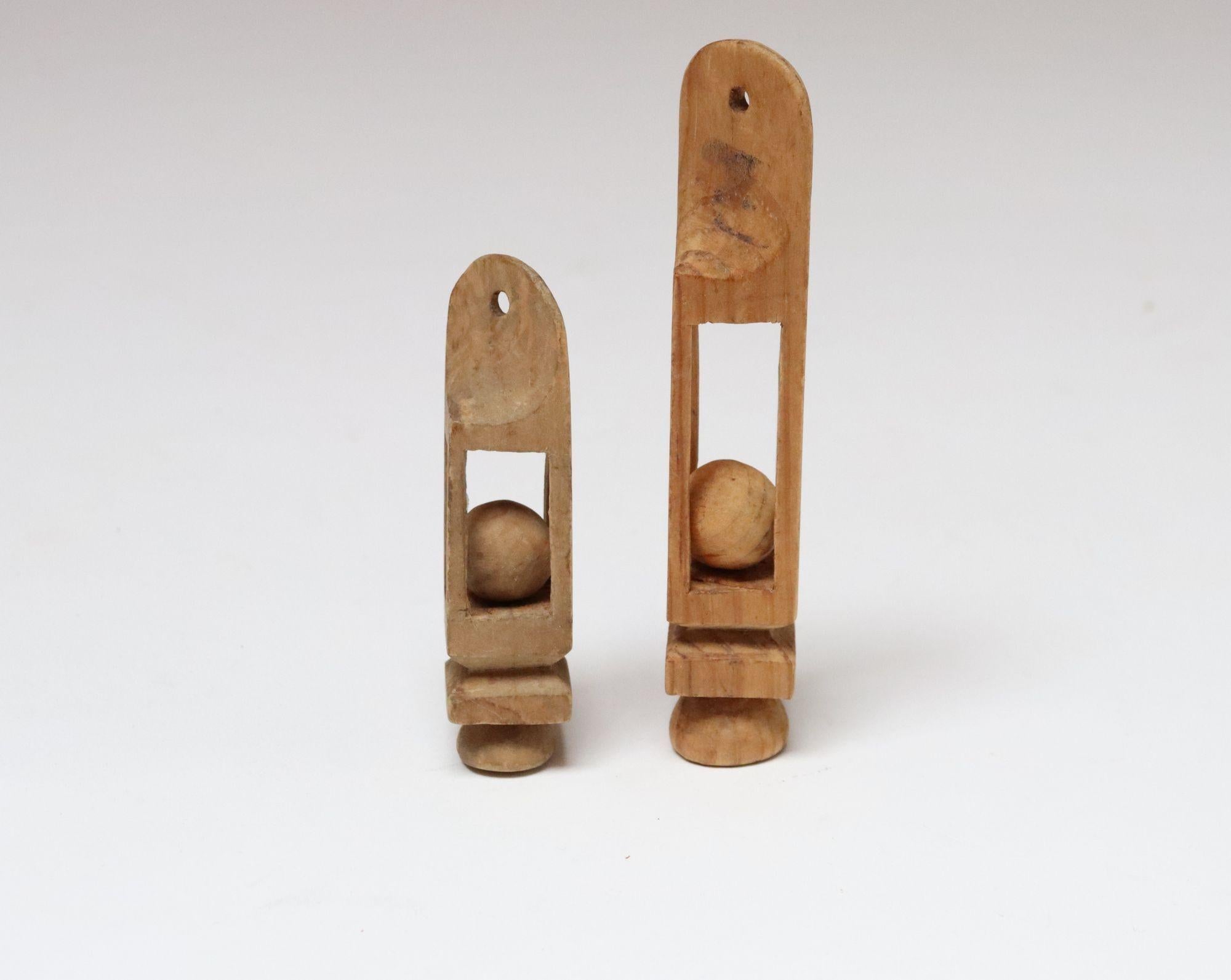Américain Ensemble de deux petites sculptures d'art populaire sculptées à la main 