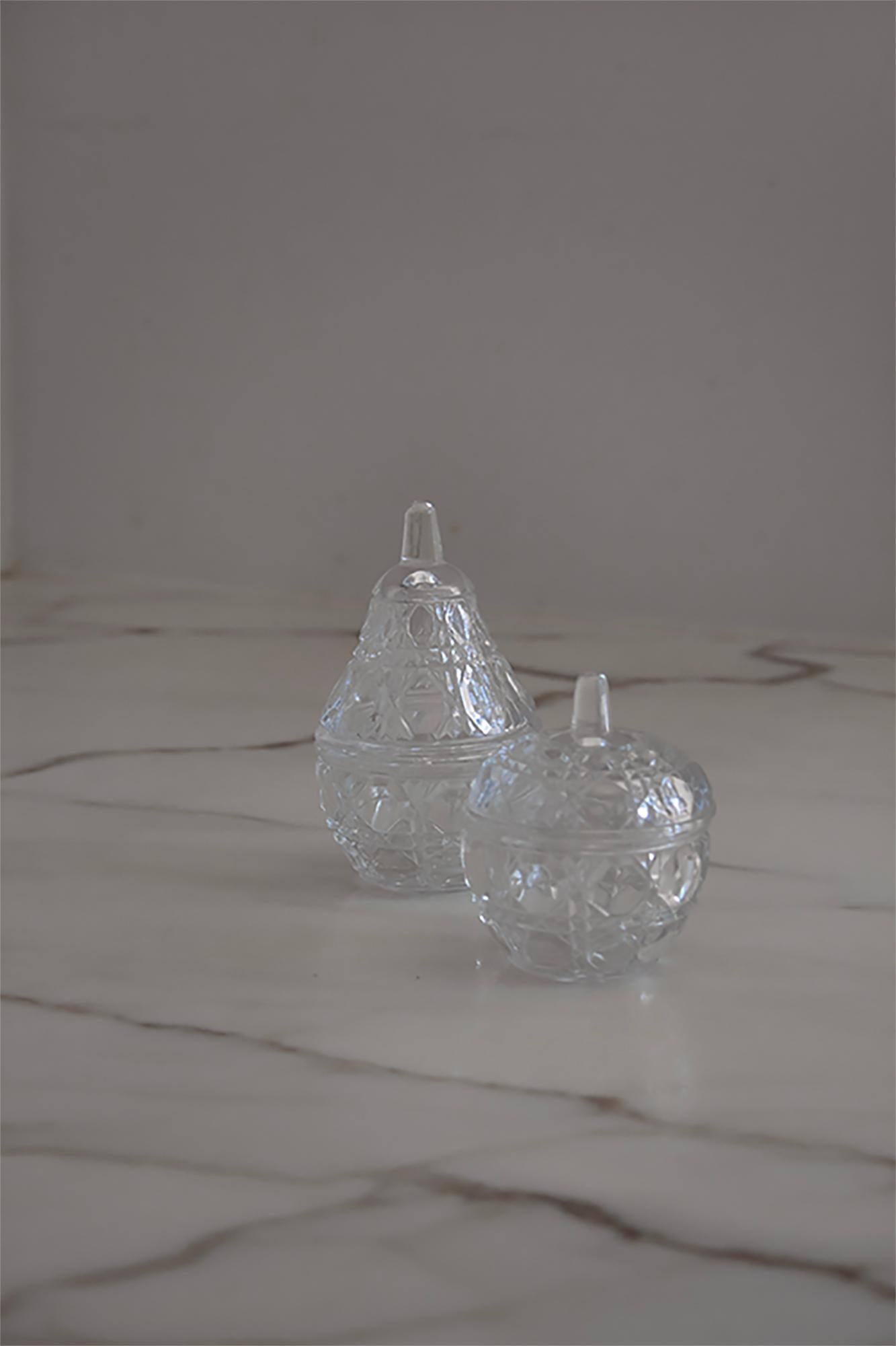 Country Set of Two Small Fruit Sculpture Crystal Containers in An Pear and Apple Shape in vendita