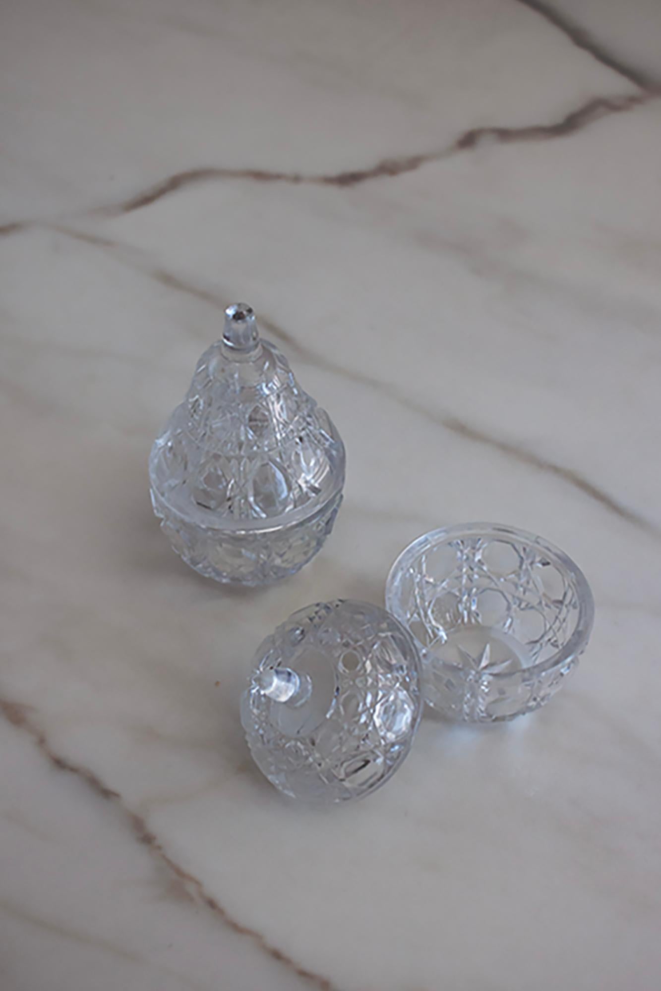 Set of Two Small Fruit Sculpture Crystal Containers in An Pear and Apple Shape In condizioni ottime in vendita a Rümmingen, BW