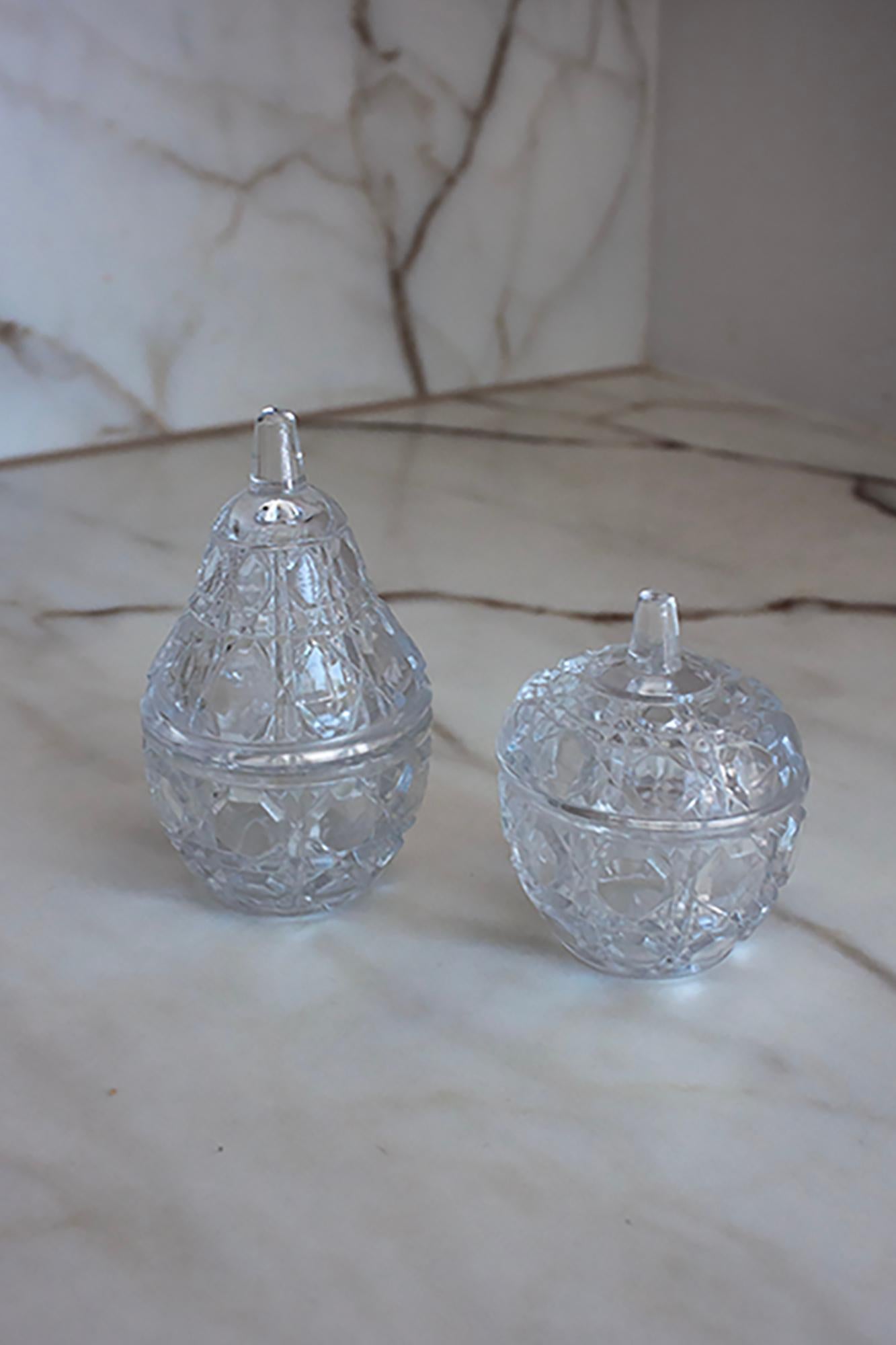 Set of Two Small Fruit Sculpture Crystal Containers in An Pear and Apple Shape in vendita 1