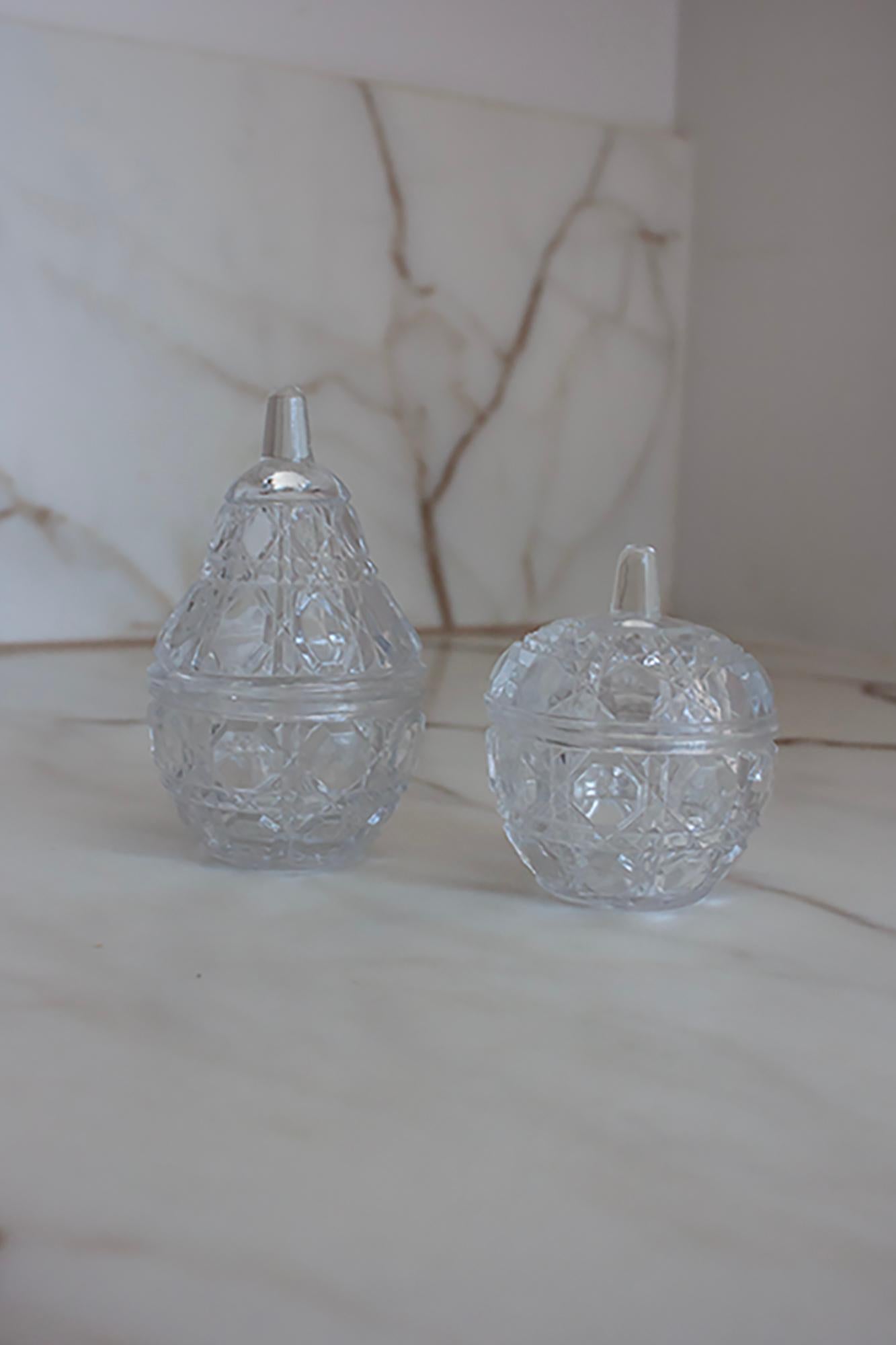 Set of Two Small Fruit Sculpture Crystal Containers in An Pear and Apple Shape in vendita 2